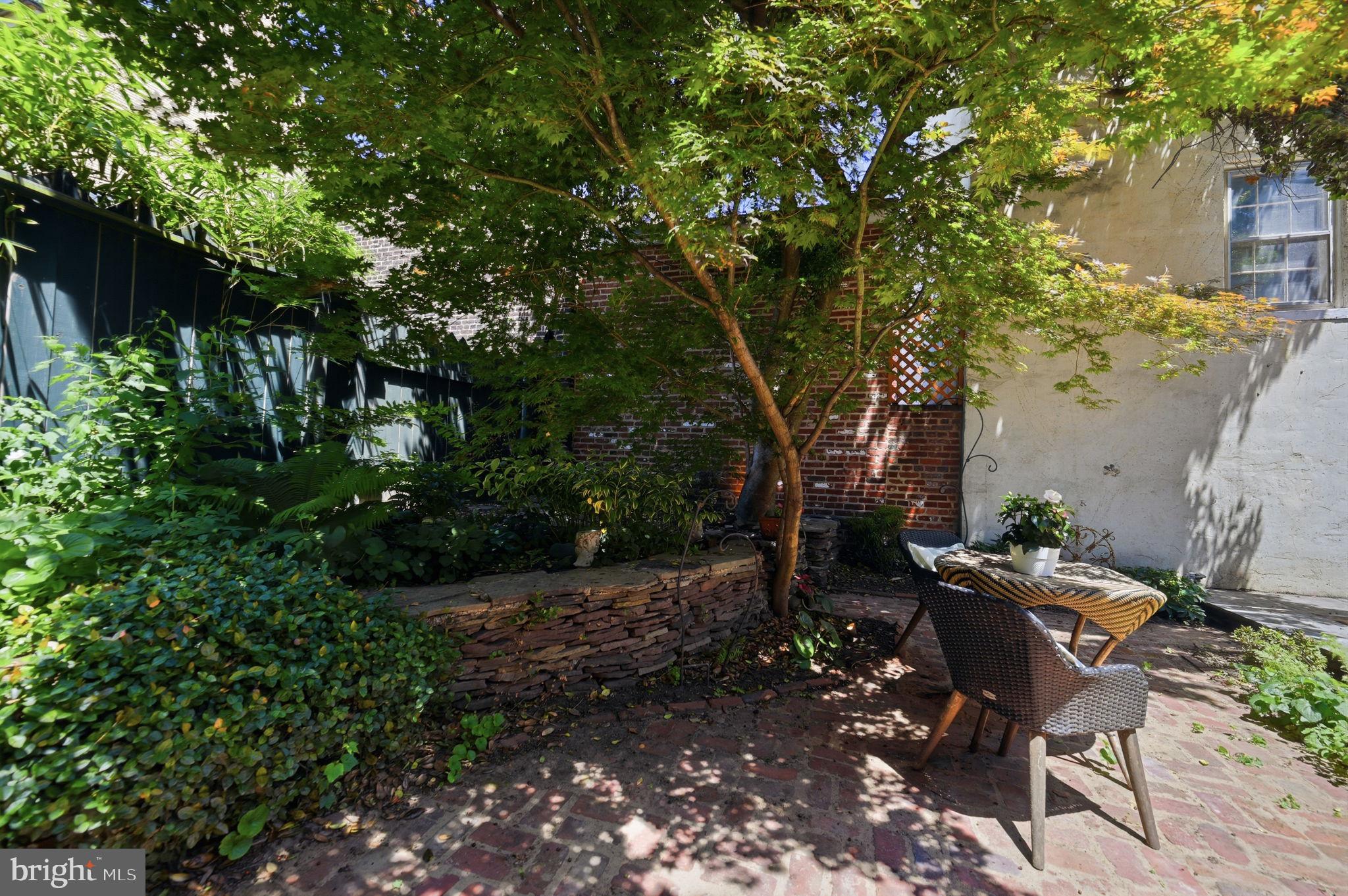 OLD TOWN ALEXANDRIA - Residential