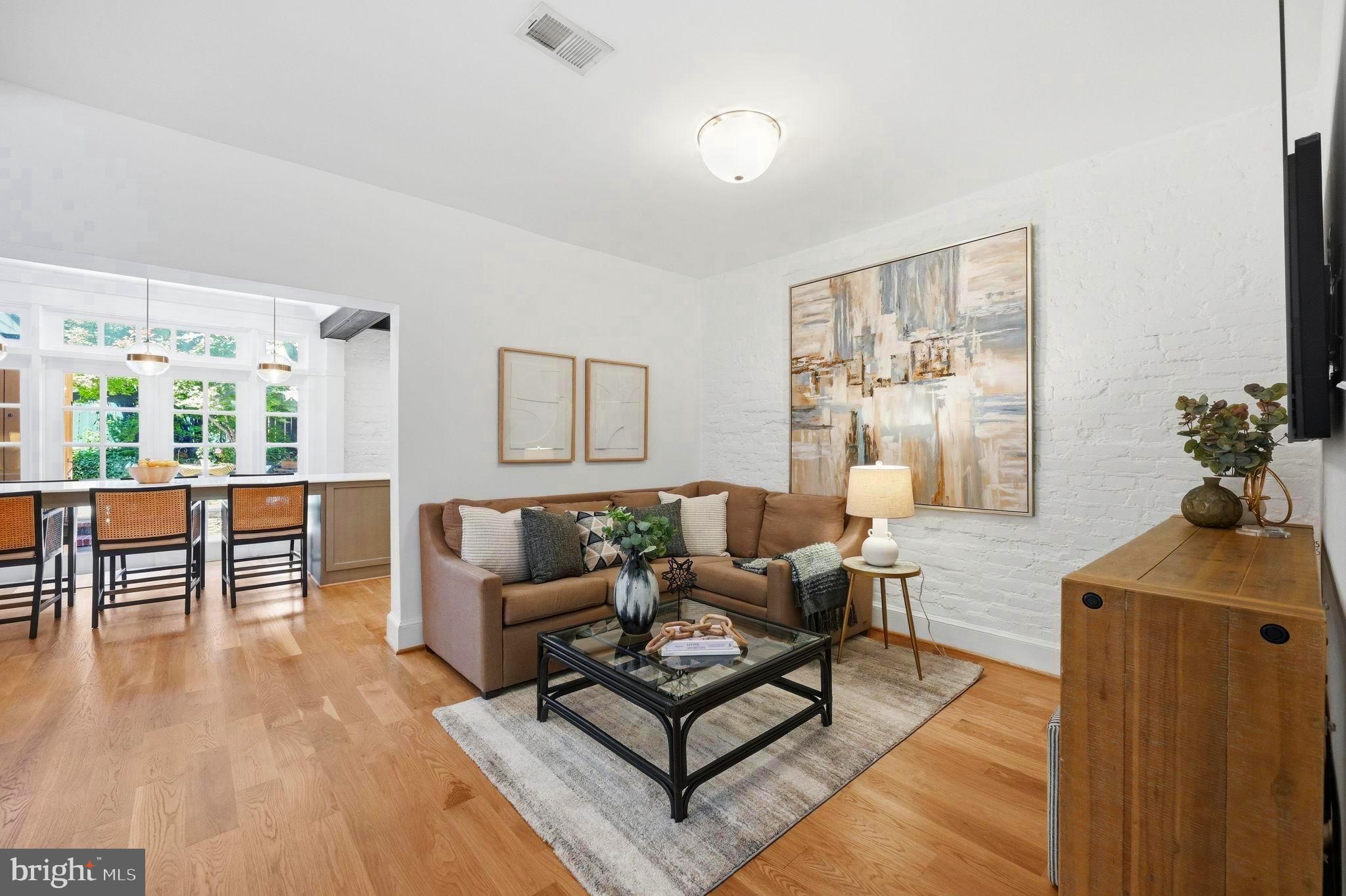 OLD TOWN ALEXANDRIA - Residential