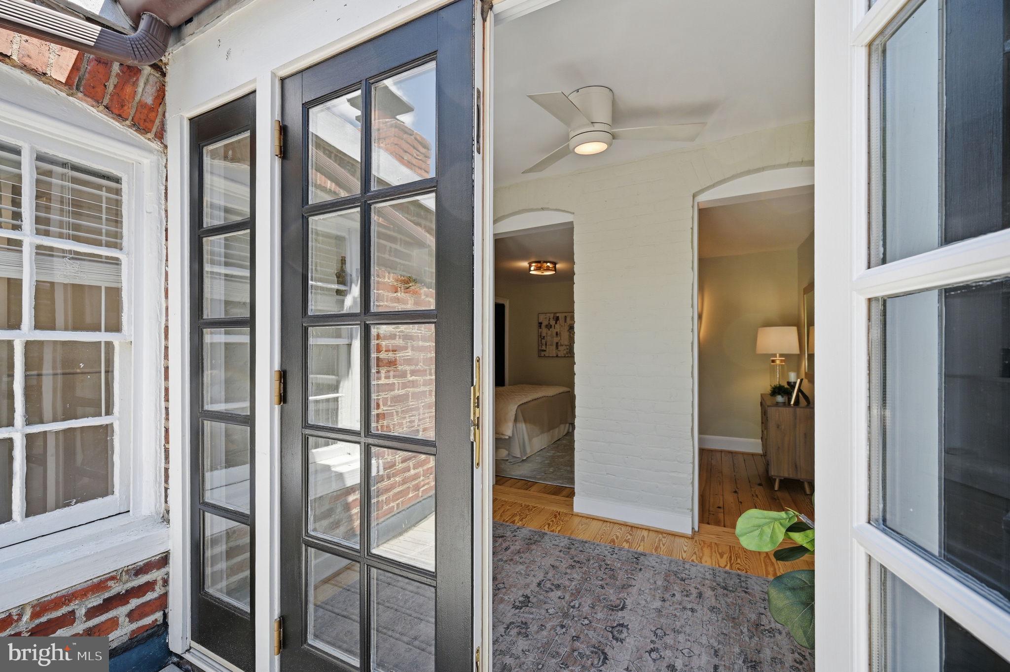 OLD TOWN ALEXANDRIA - Residential