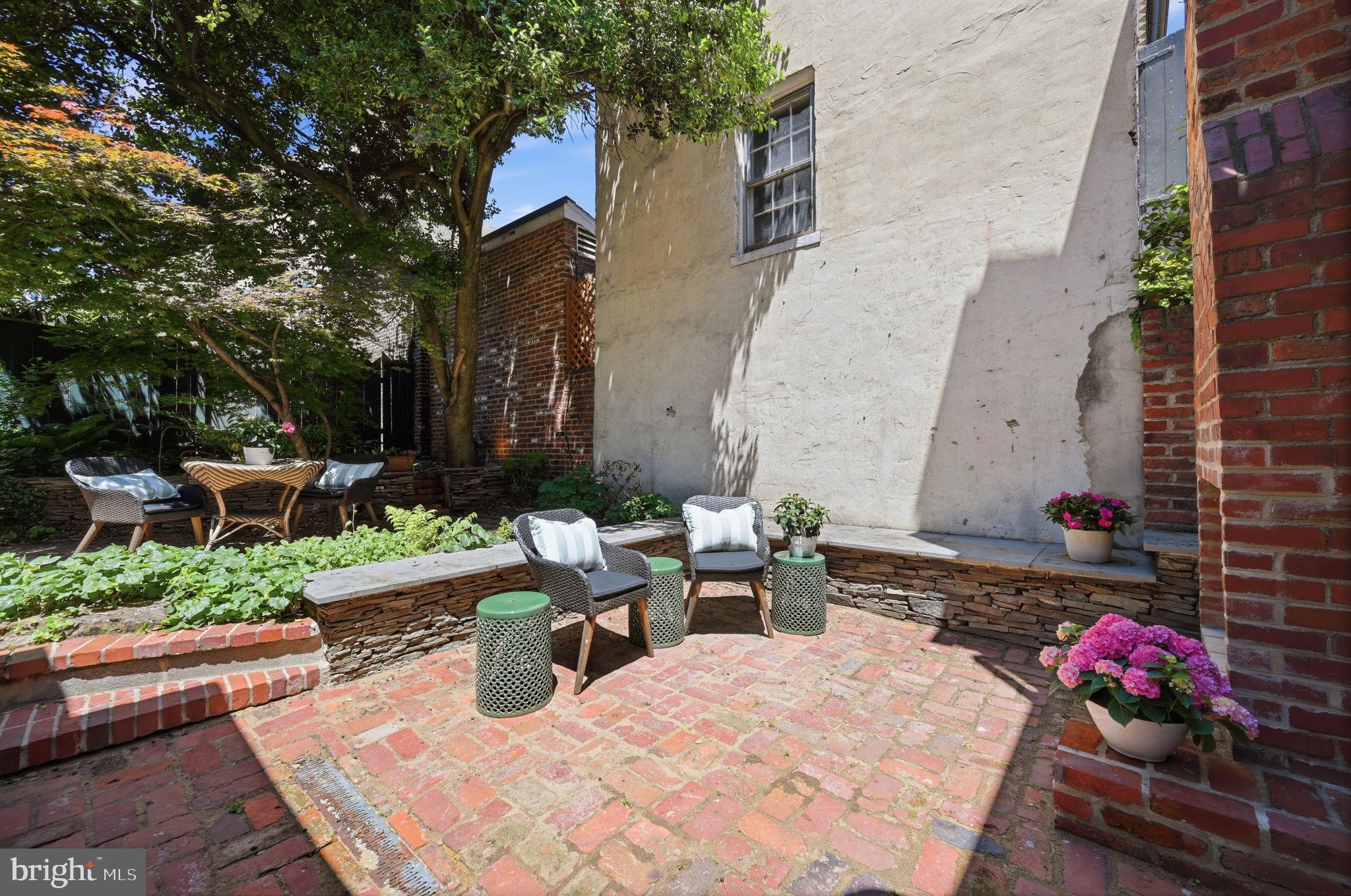 OLD TOWN ALEXANDRIA - Residential