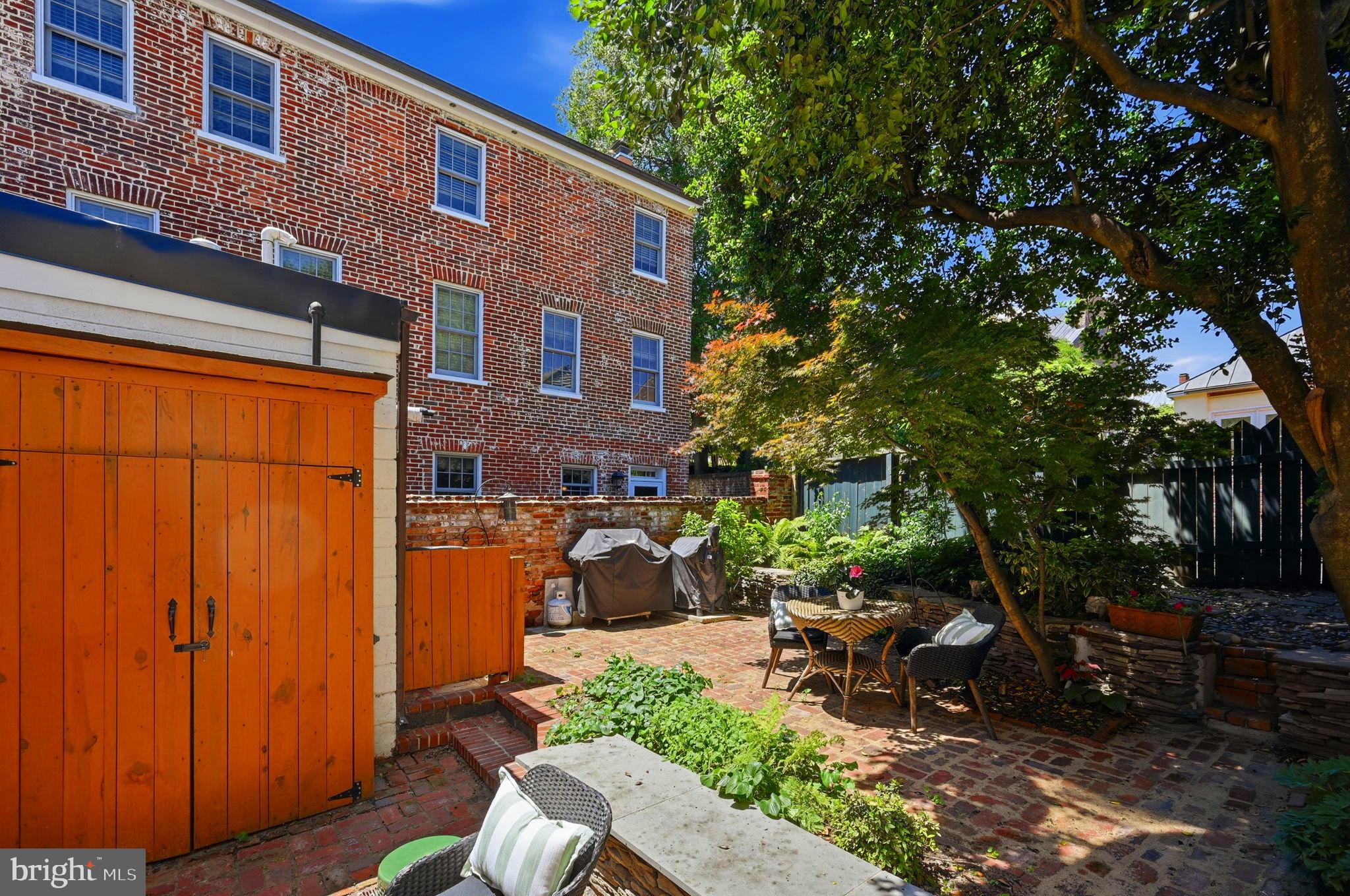 OLD TOWN ALEXANDRIA - Residential