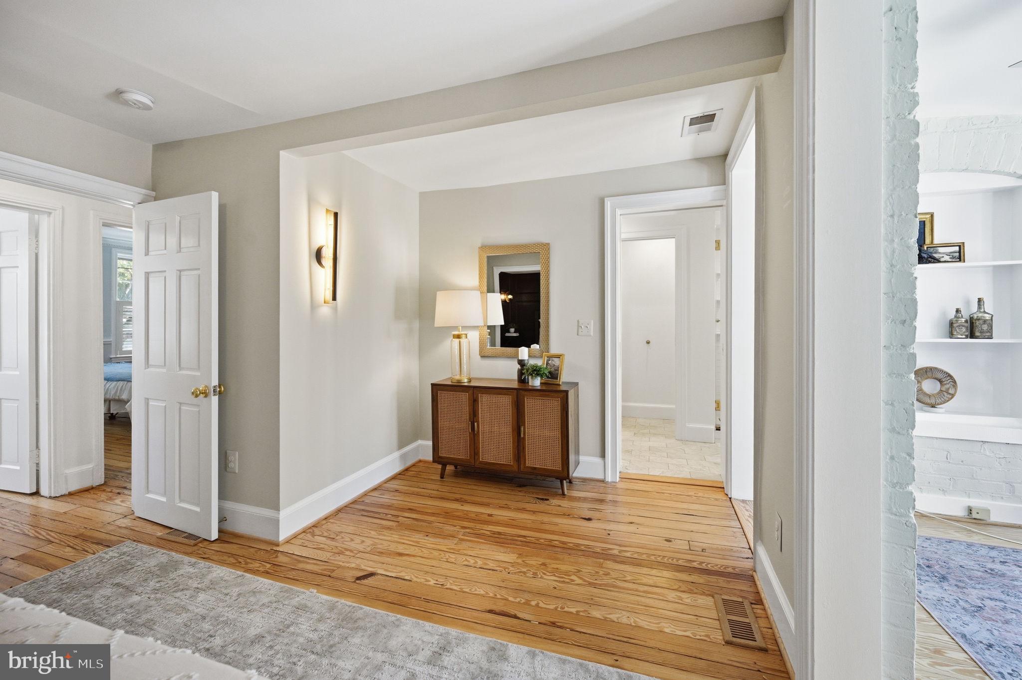 OLD TOWN ALEXANDRIA - Residential