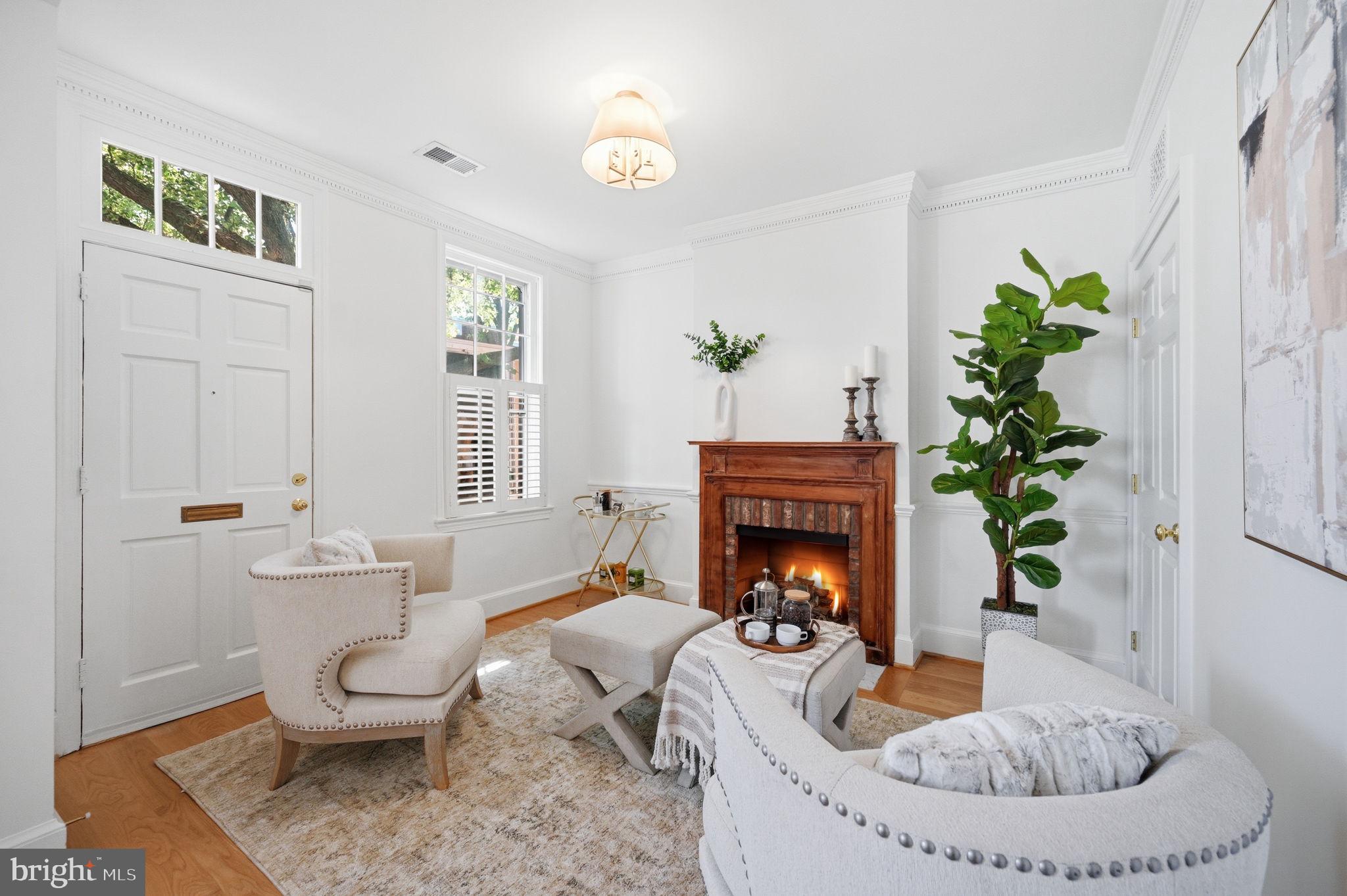 OLD TOWN ALEXANDRIA - Residential