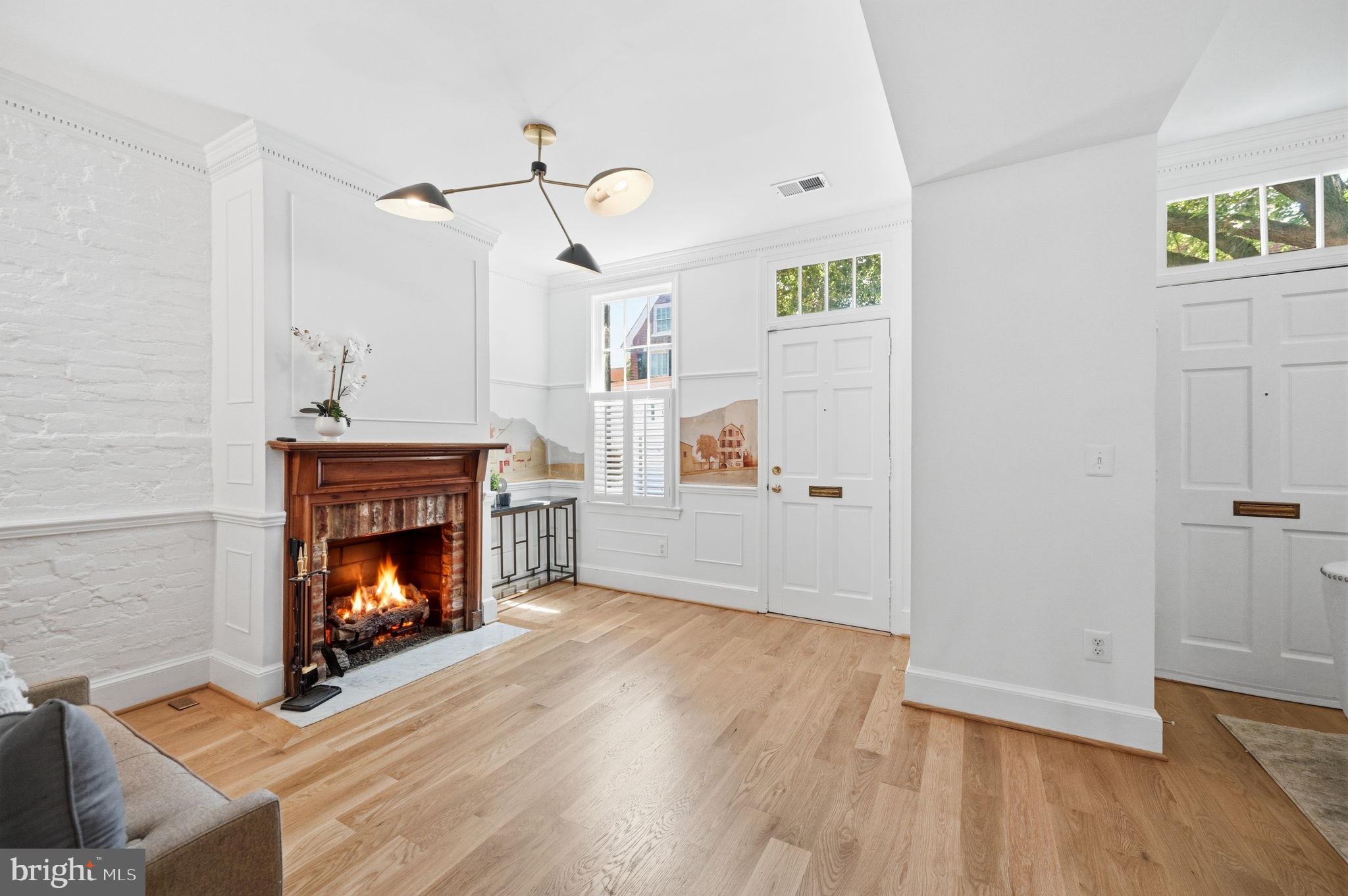 OLD TOWN ALEXANDRIA - Residential