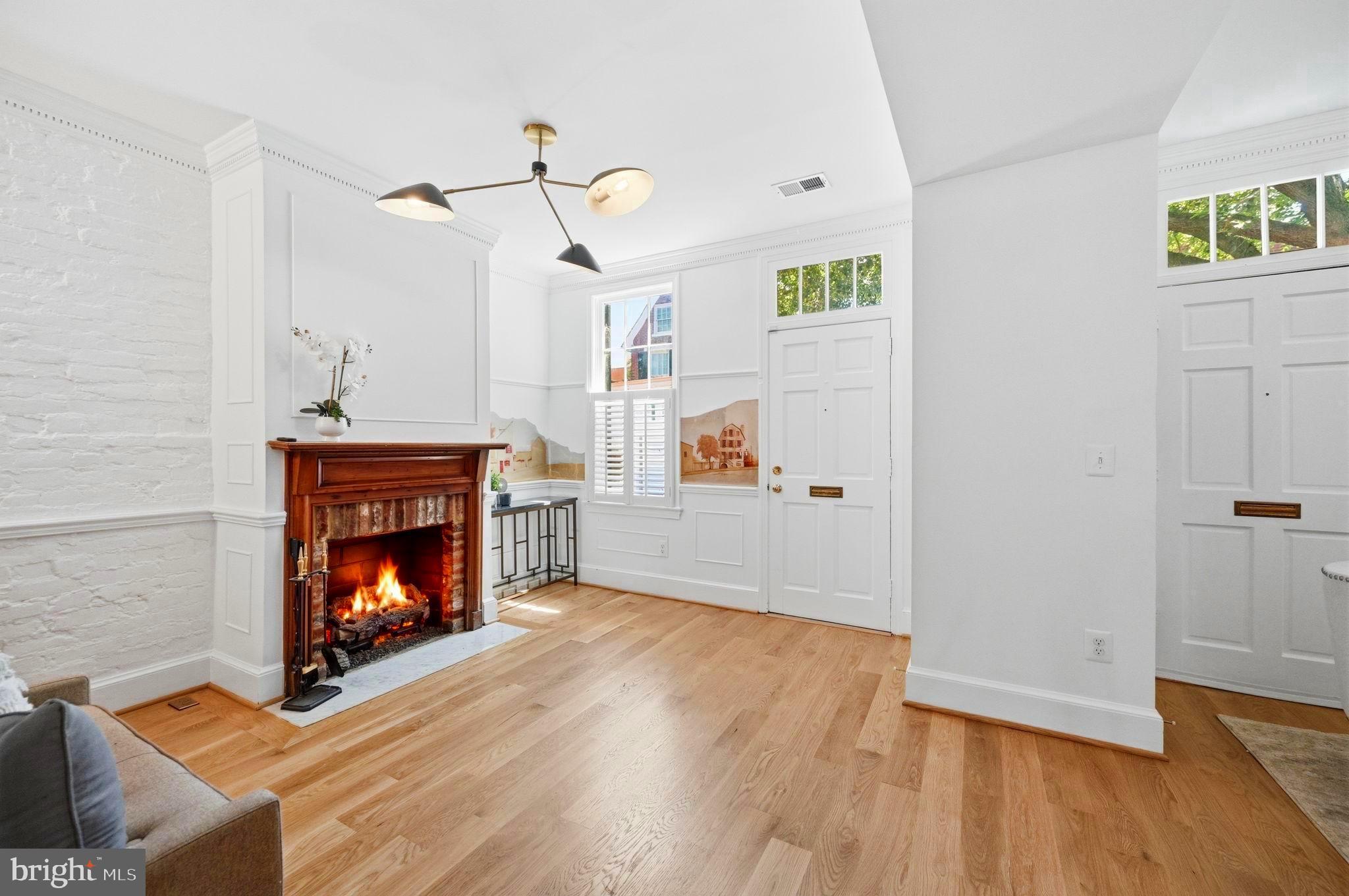 OLD TOWN ALEXANDRIA - Residential