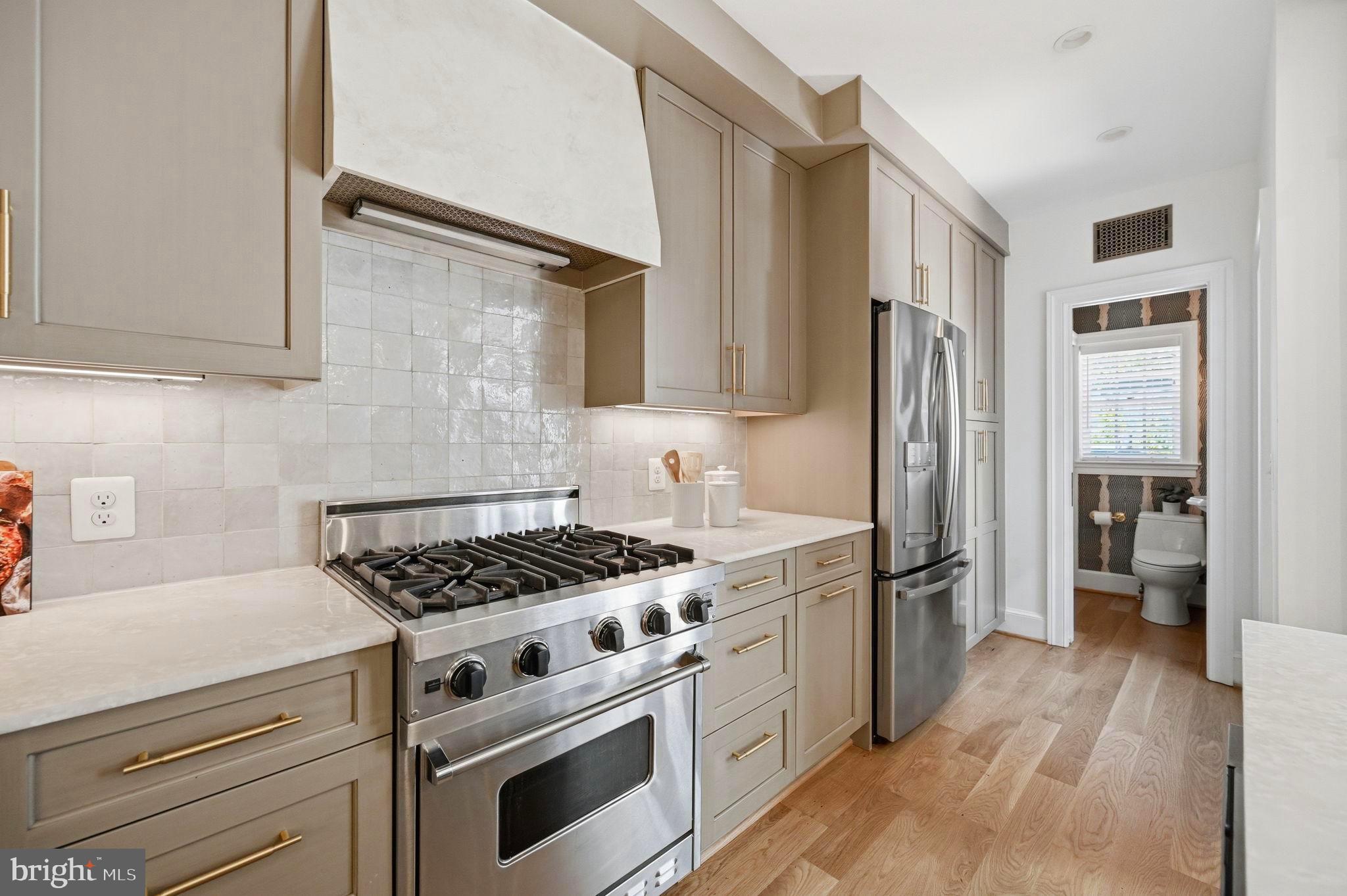 OLD TOWN ALEXANDRIA - Residential