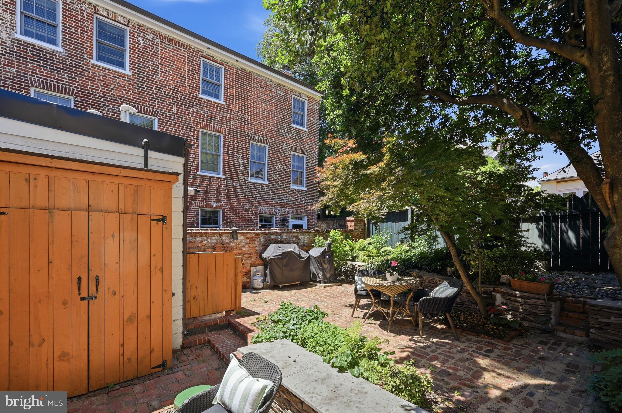 OLD TOWN ALEXANDRIA - Residential