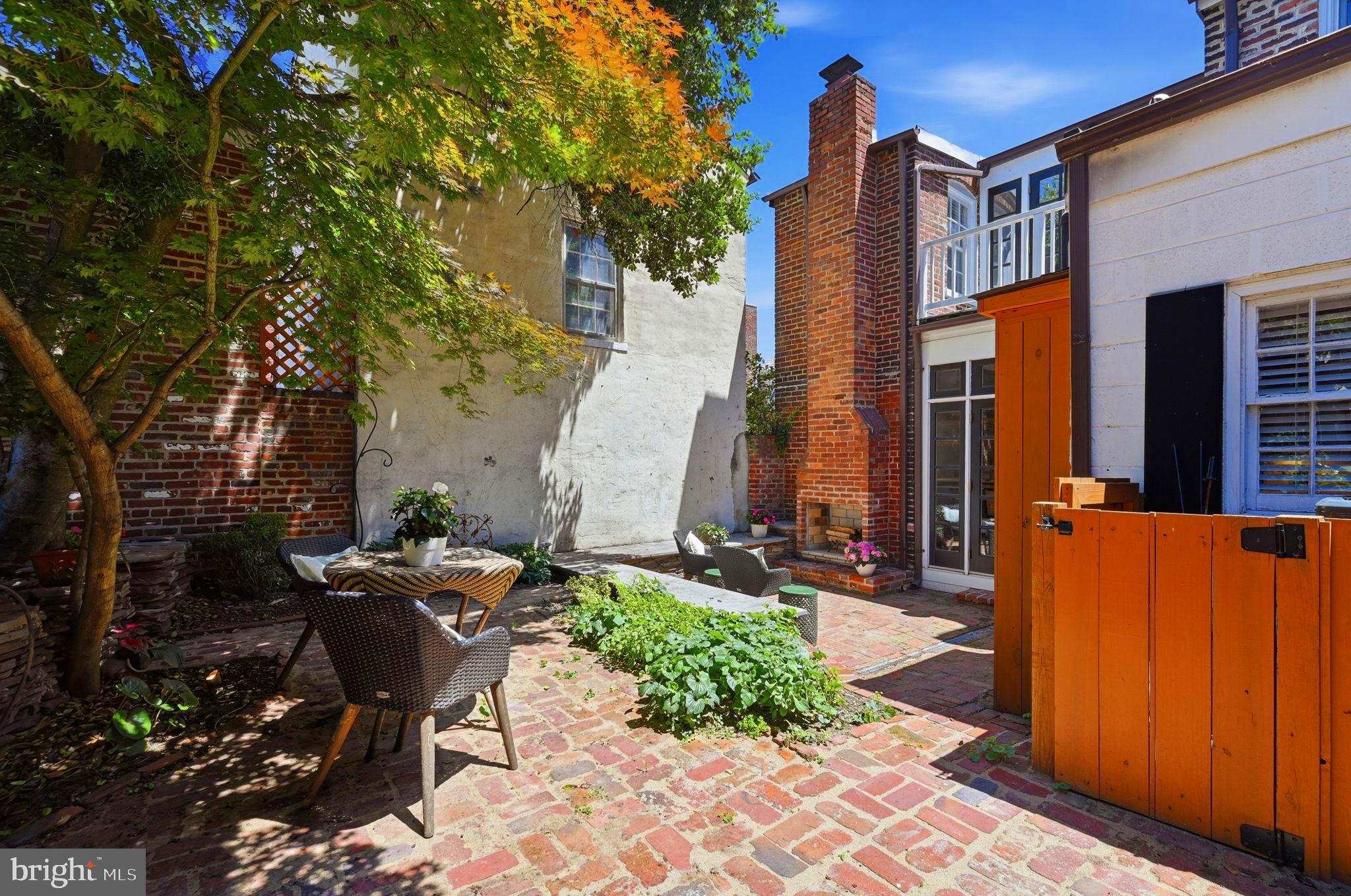 OLD TOWN ALEXANDRIA - Residential