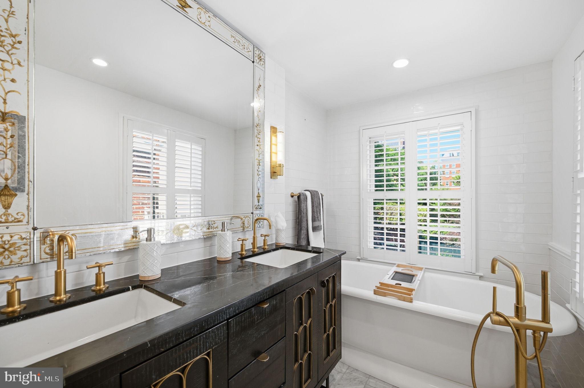 OLD TOWN ALEXANDRIA - Residential
