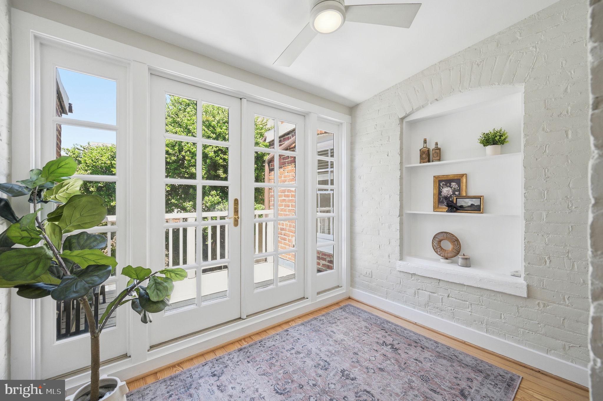 OLD TOWN ALEXANDRIA - Residential