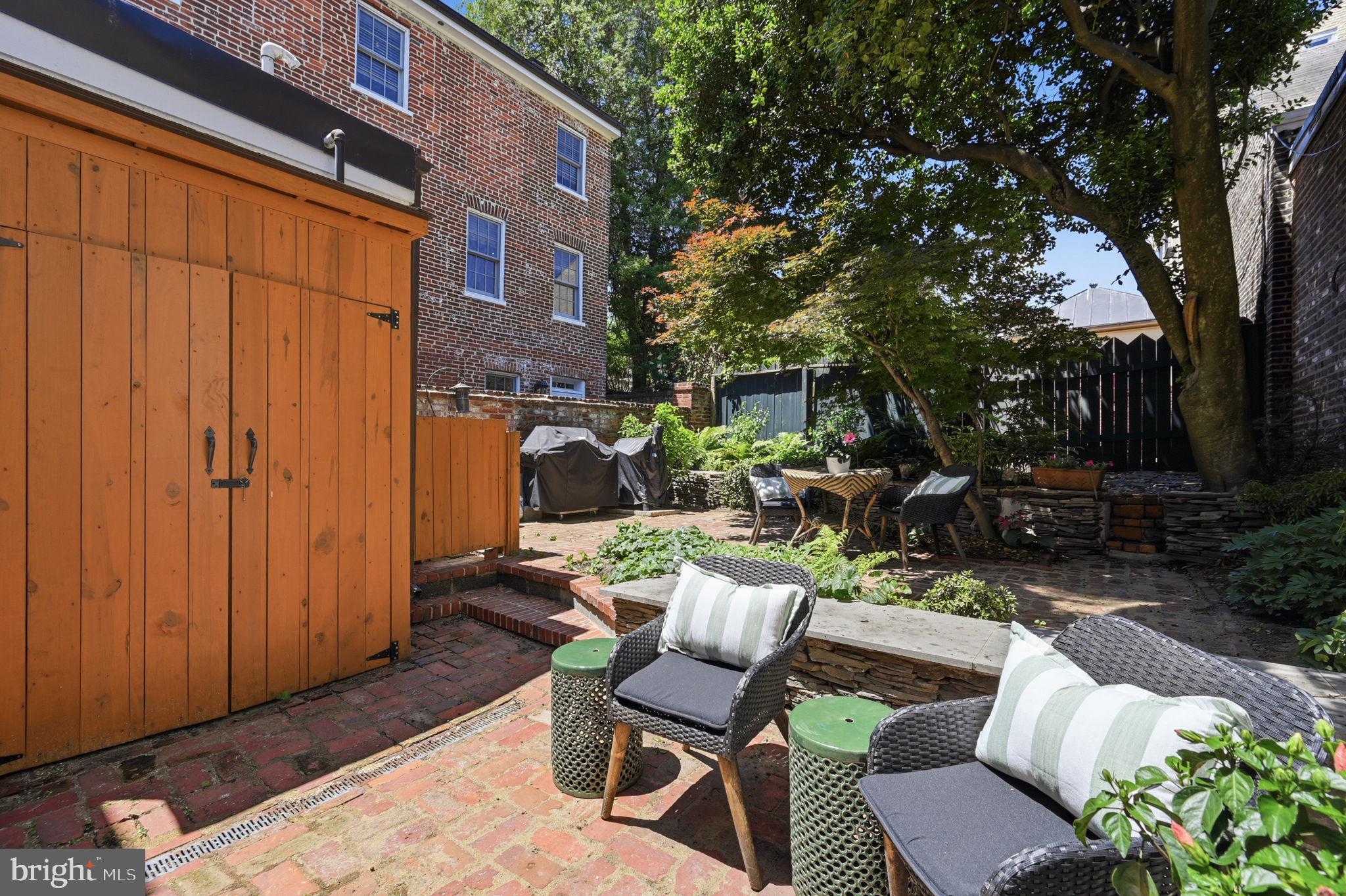 OLD TOWN ALEXANDRIA - Residential