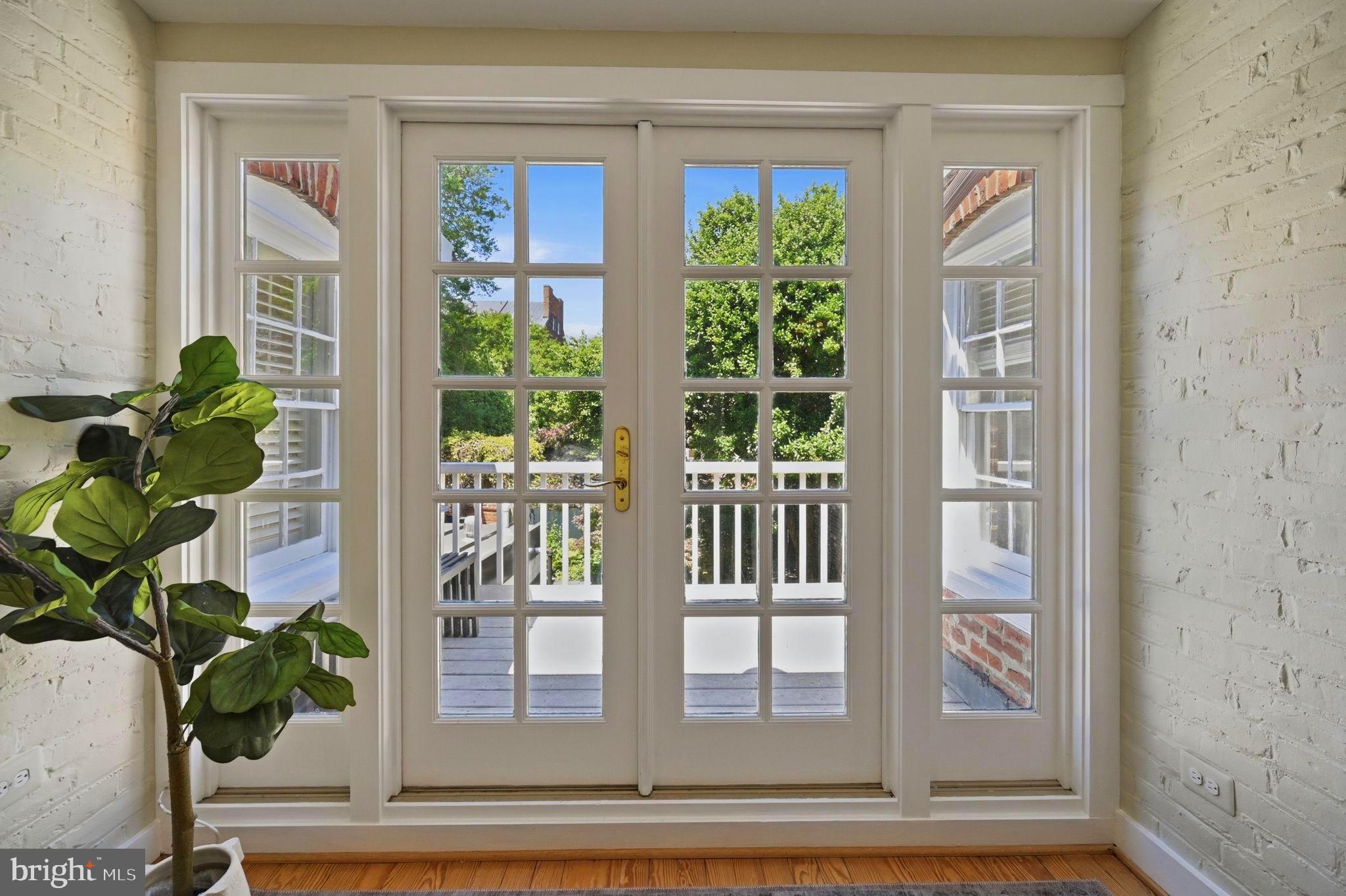 OLD TOWN ALEXANDRIA - Residential