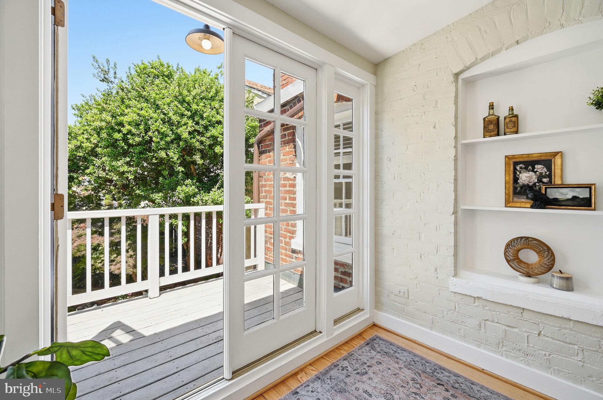 OLD TOWN ALEXANDRIA - Residential