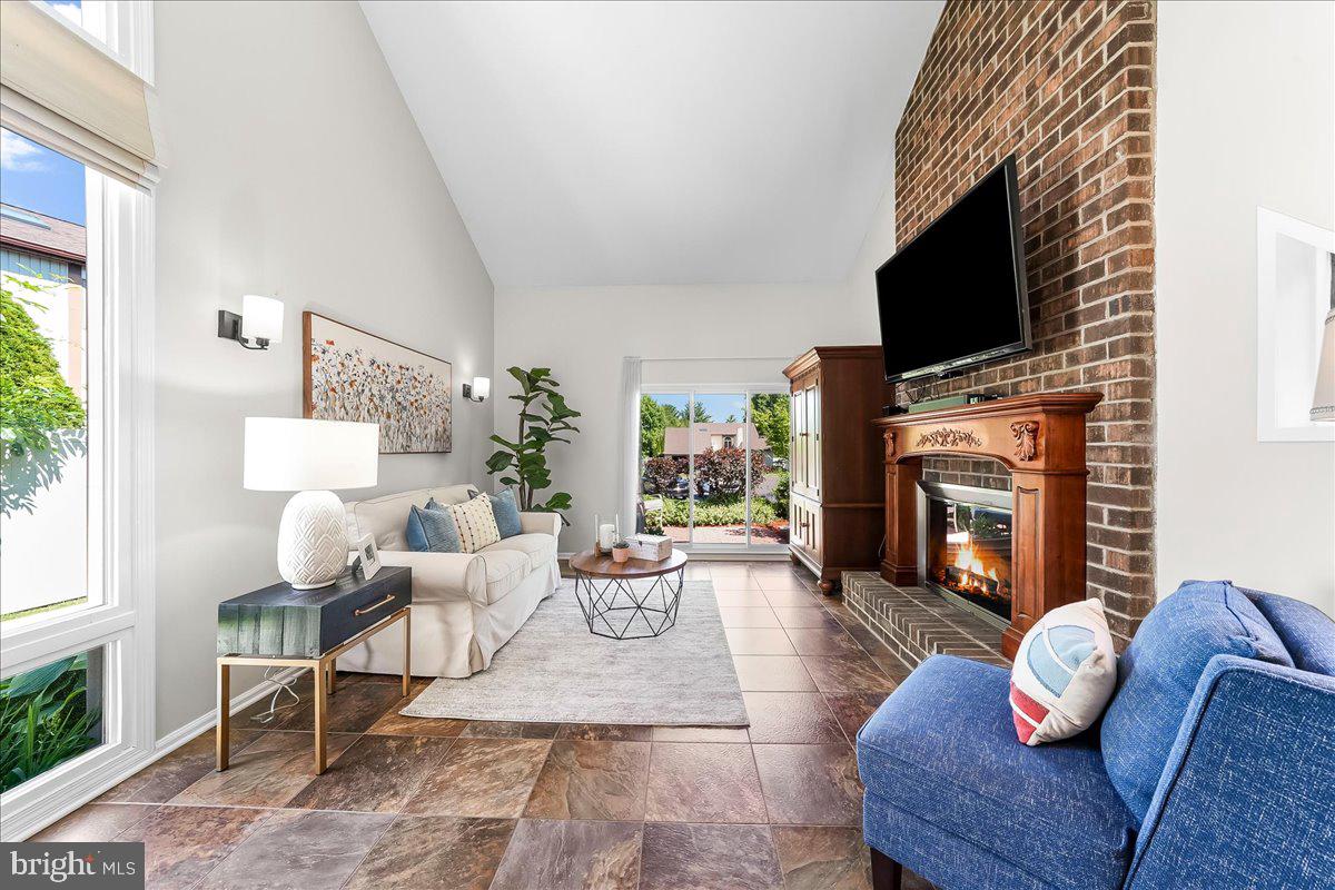 TOWER HILL - Residential