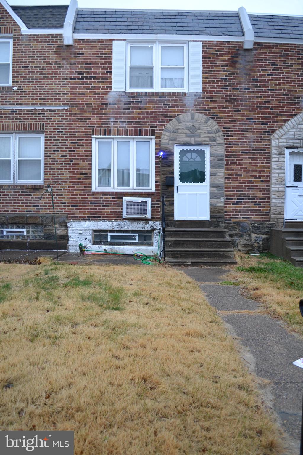 Welcome to this 2 bedroom 1 bath home in Mayfair. This is a great starter home or investment property. Newer windows and doors through. Home has a garage and 3 car parking. Newer composite deck that can be enjoyed for years to come. Come take a look and take advantage of this opportunity.