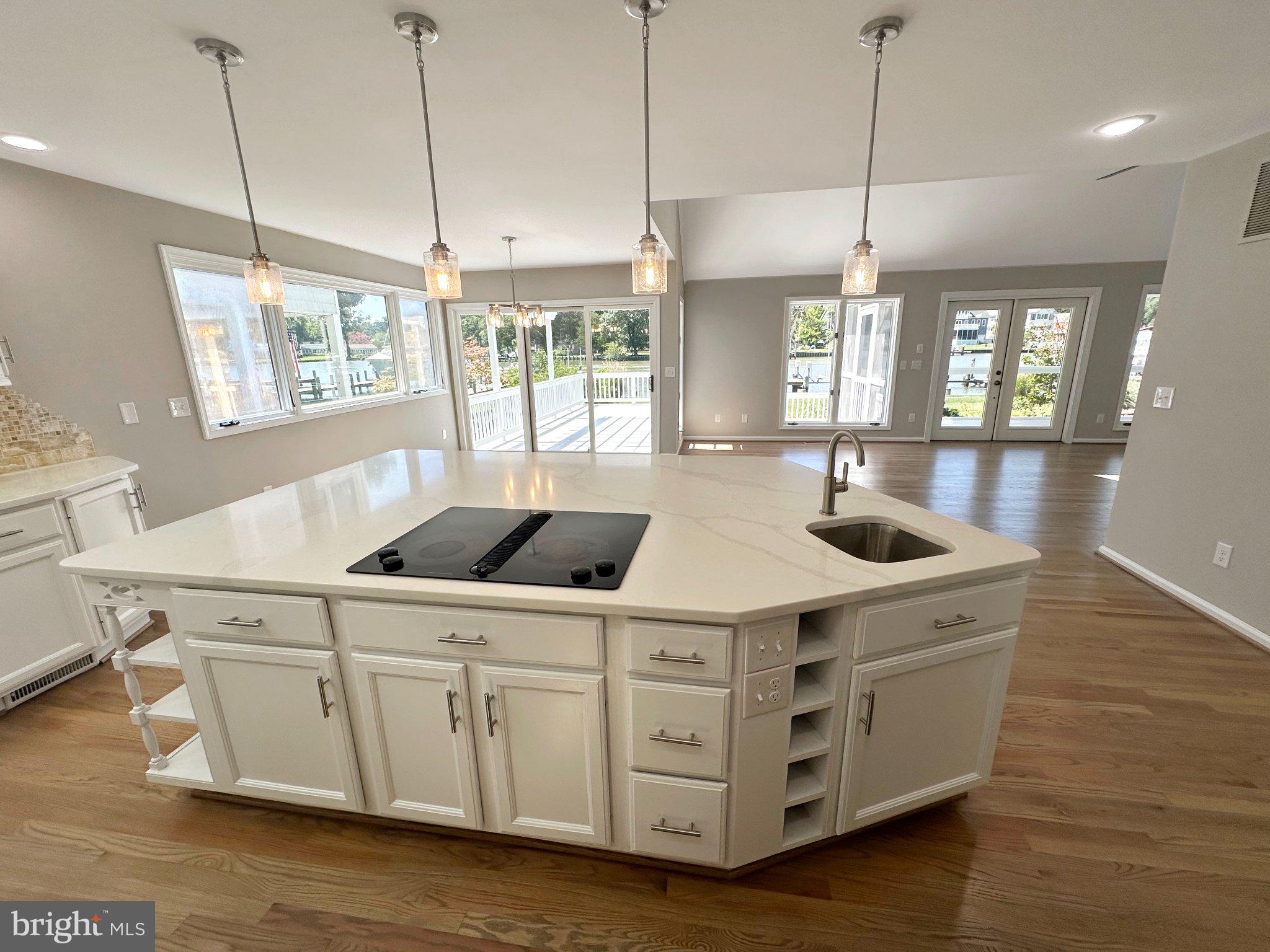 AVALON SHORES - Residential