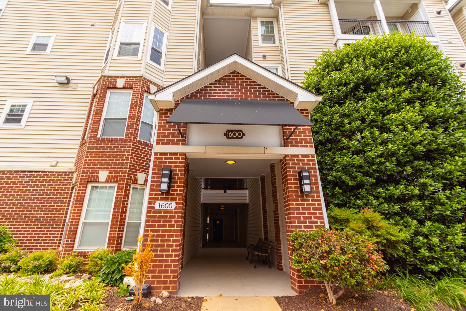 GATES OF MCLEAN - Residential