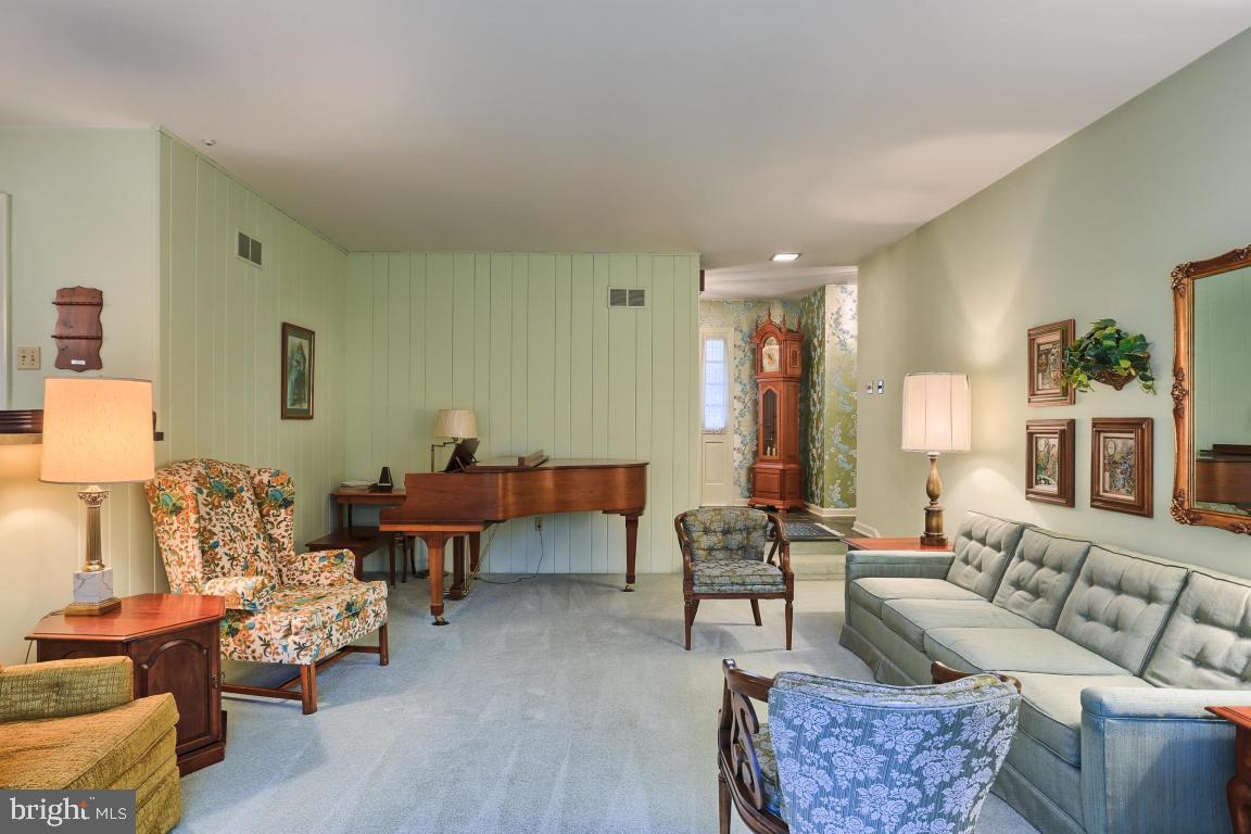 SCHOOL LANE HILLS - Residential