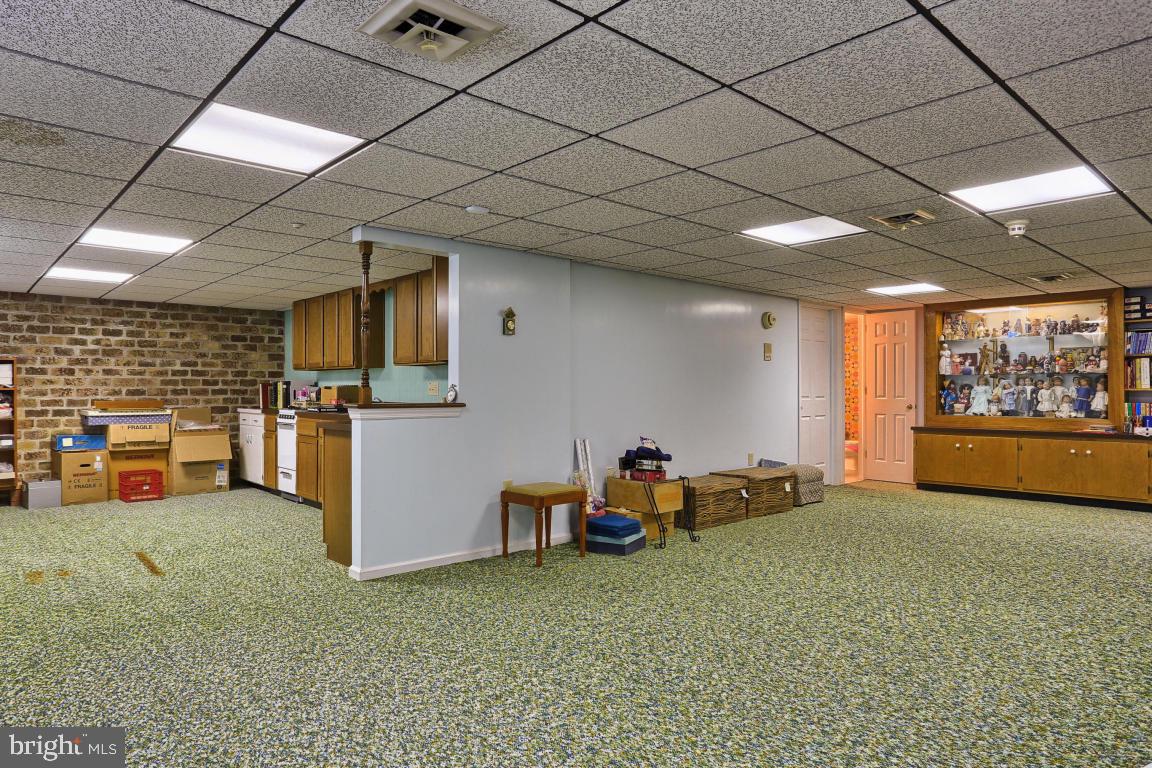 SCHOOL LANE HILLS - Residential