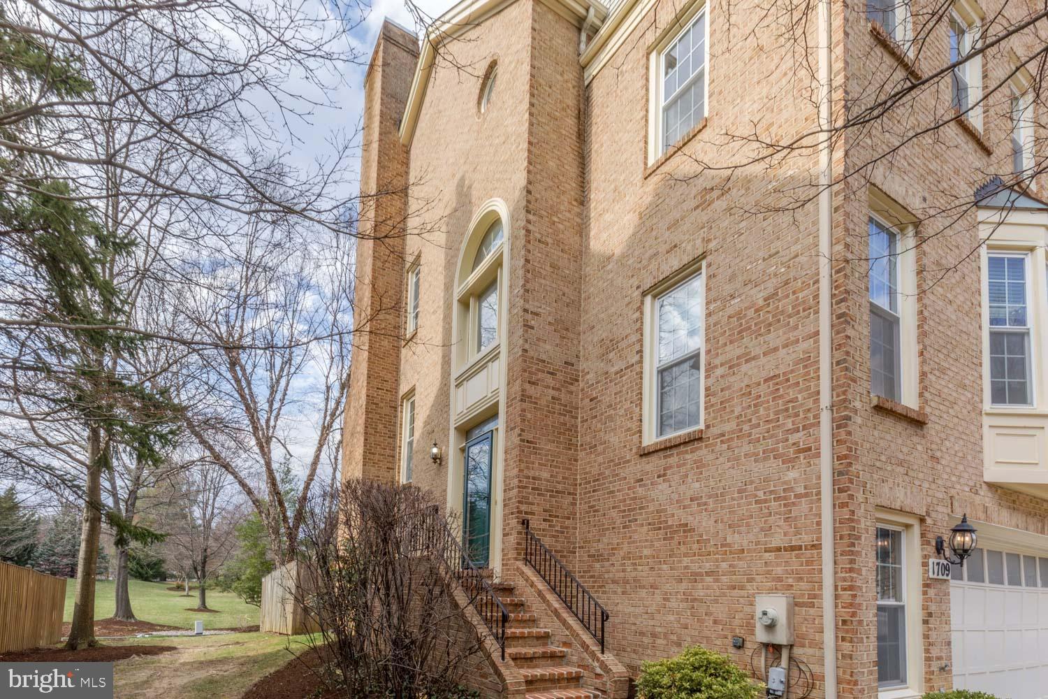 WOODSIDE - Residential
