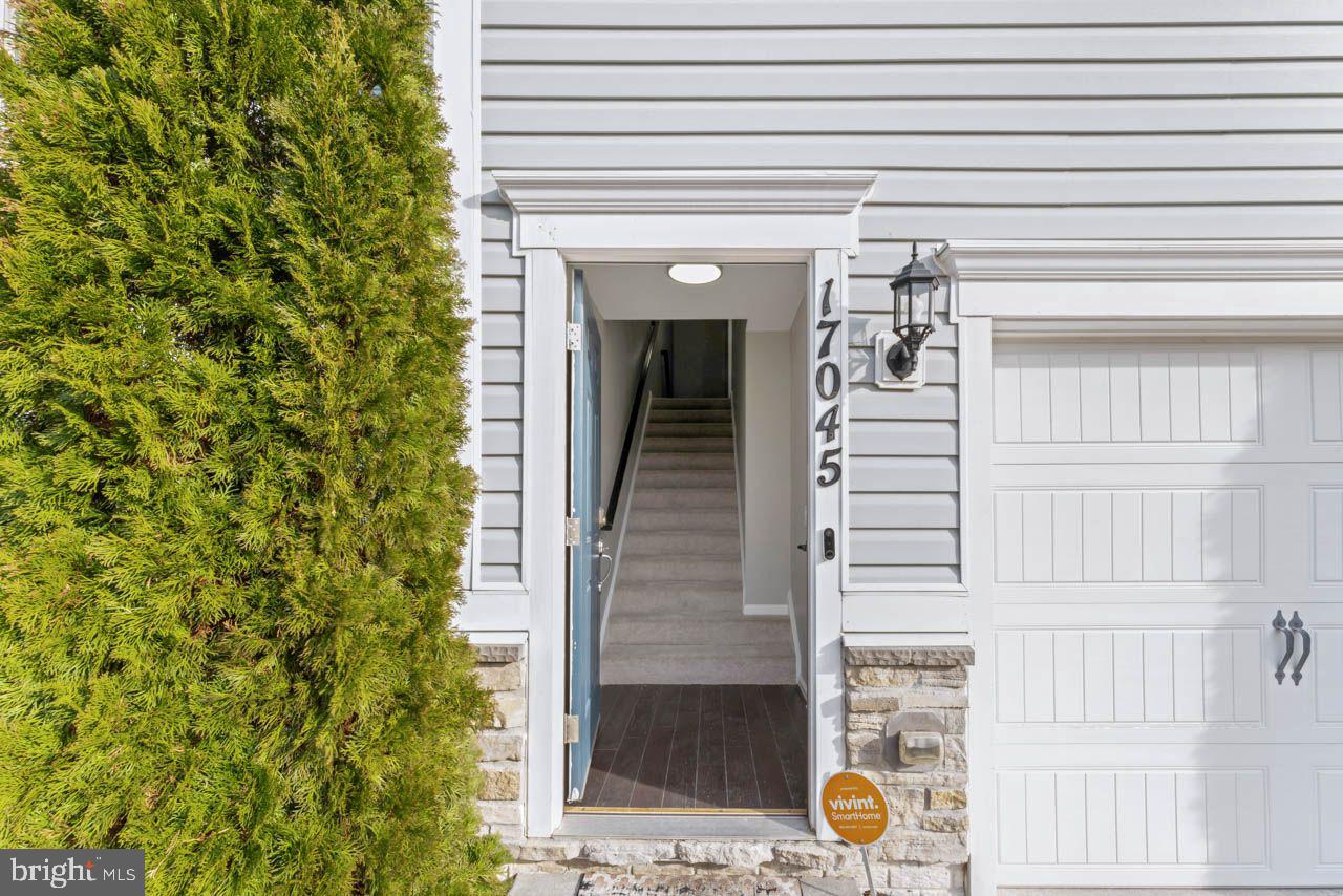 CHERRY HILL CROSSING CONDOMINIUM - Residential Lease