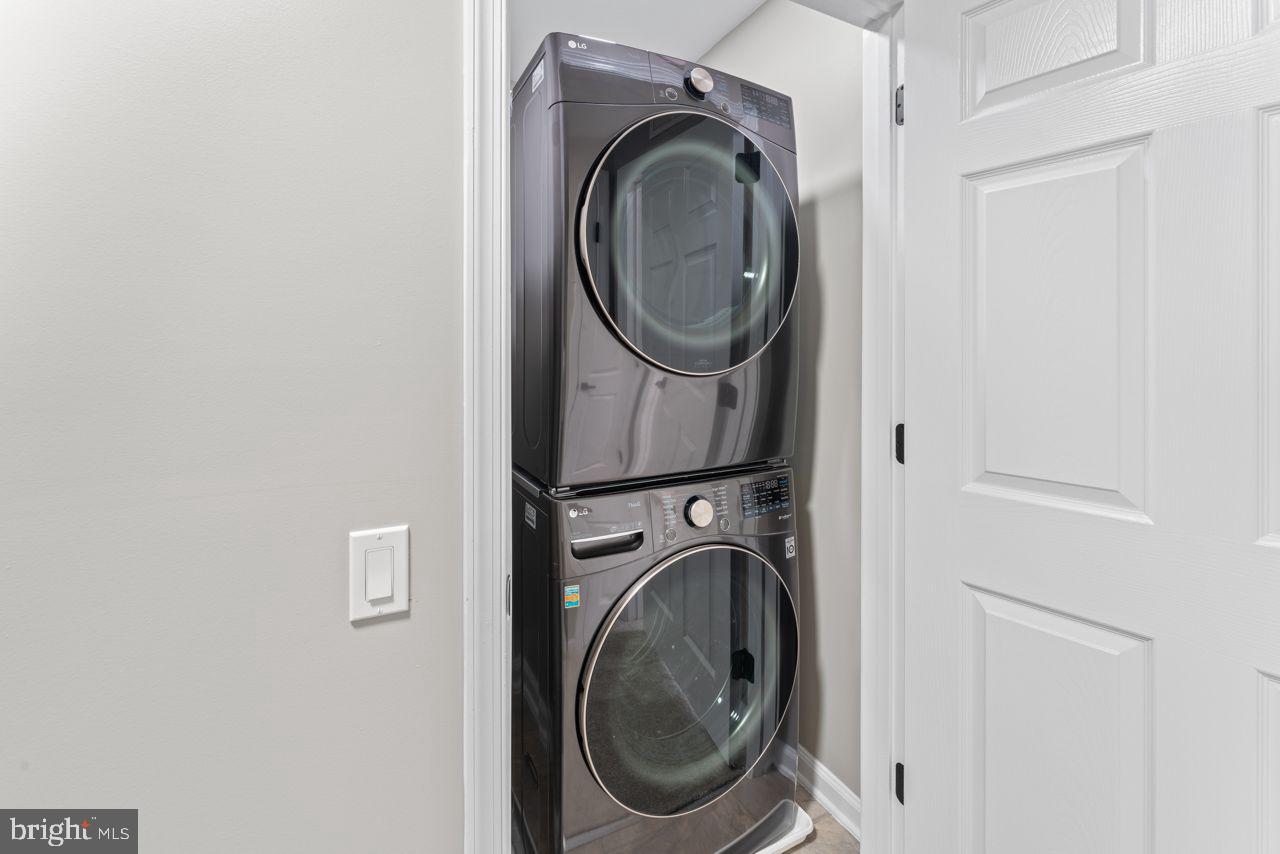 CHERRY HILL CROSSING CONDOMINIUM - Residential Lease