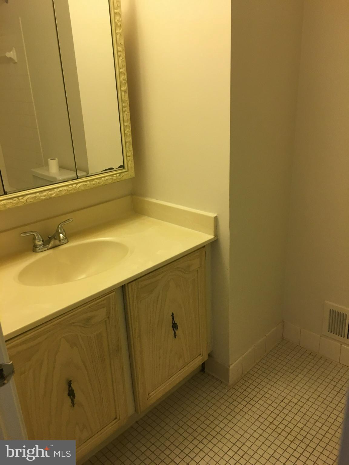 OLD GEORGETOWN VILLAGE - Residential Lease