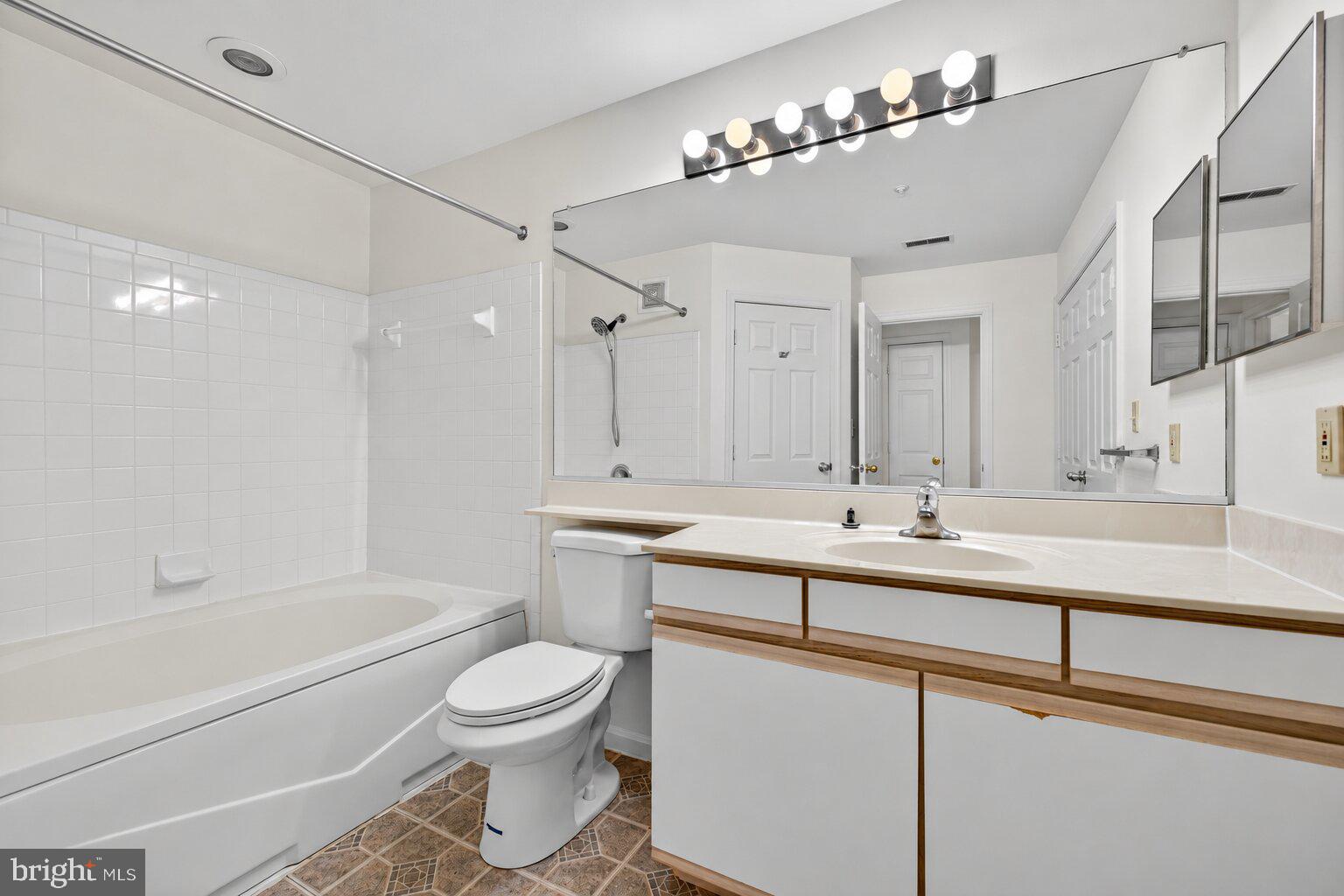 RUSSETT - Residential