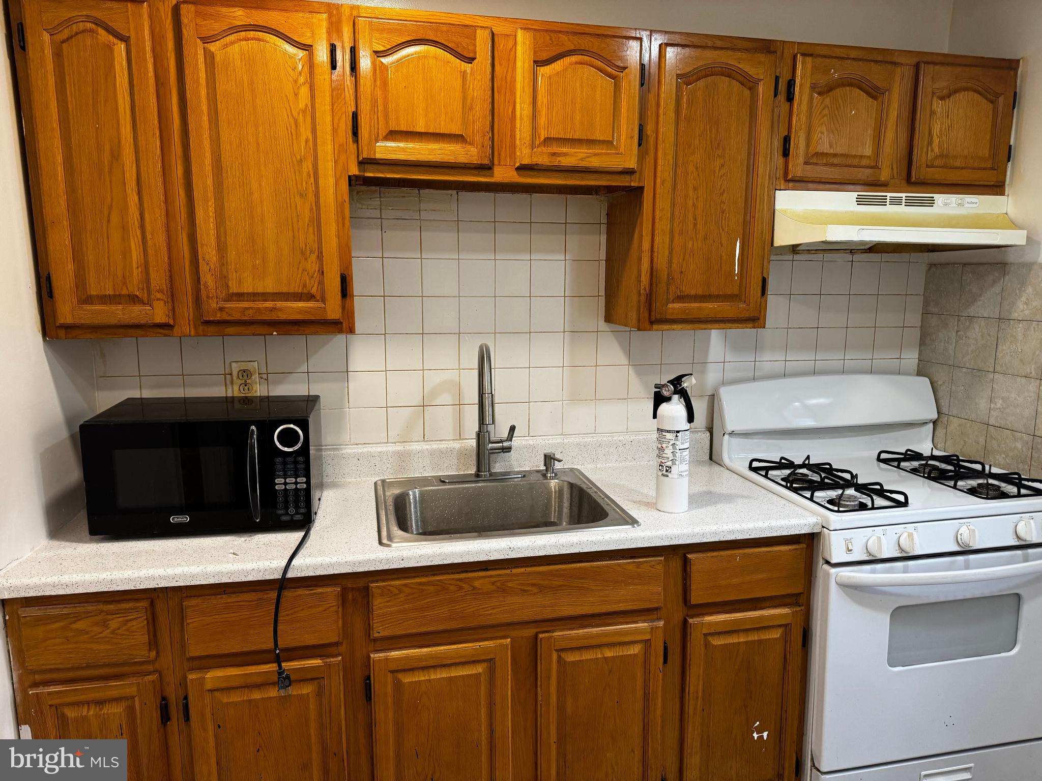 ELMWOOD PARK - Residential Income