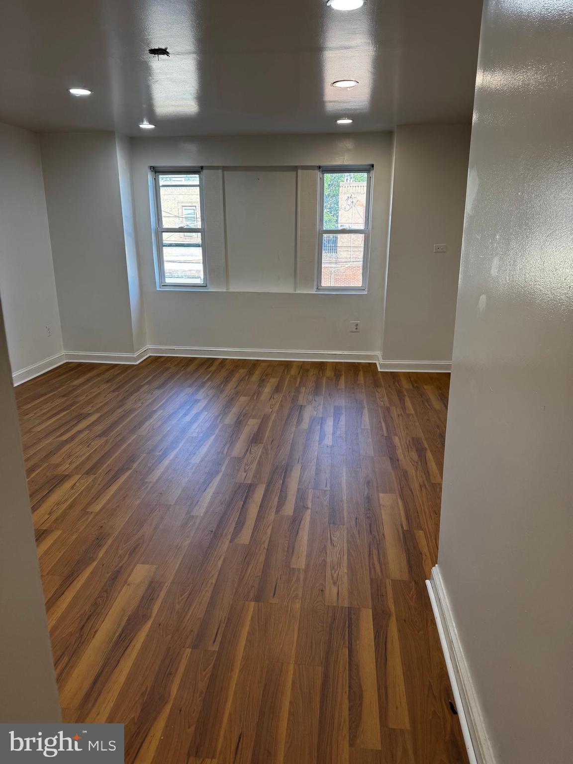 ELMWOOD PARK - Residential Income