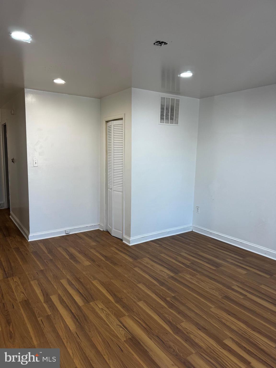 ELMWOOD PARK - Residential Income