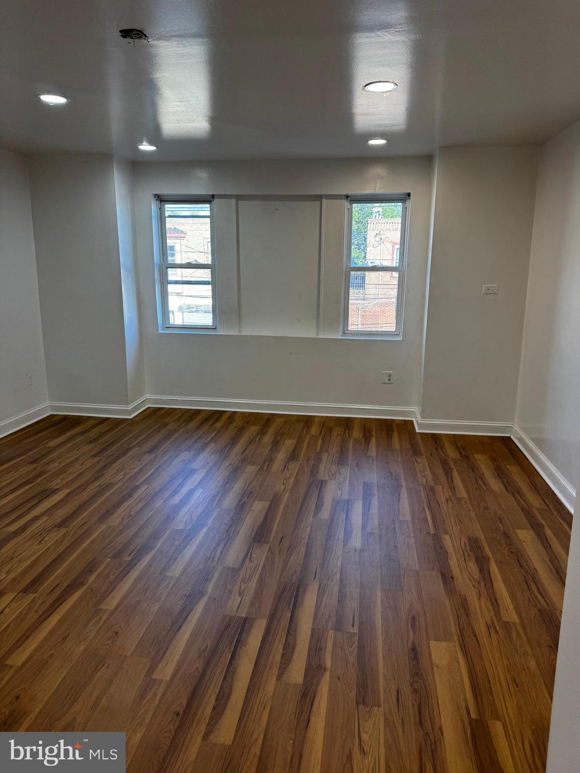 ELMWOOD PARK - Residential Income