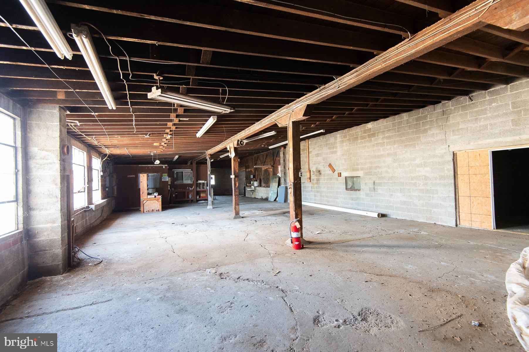 BUCKTOWN - Commercial Sale