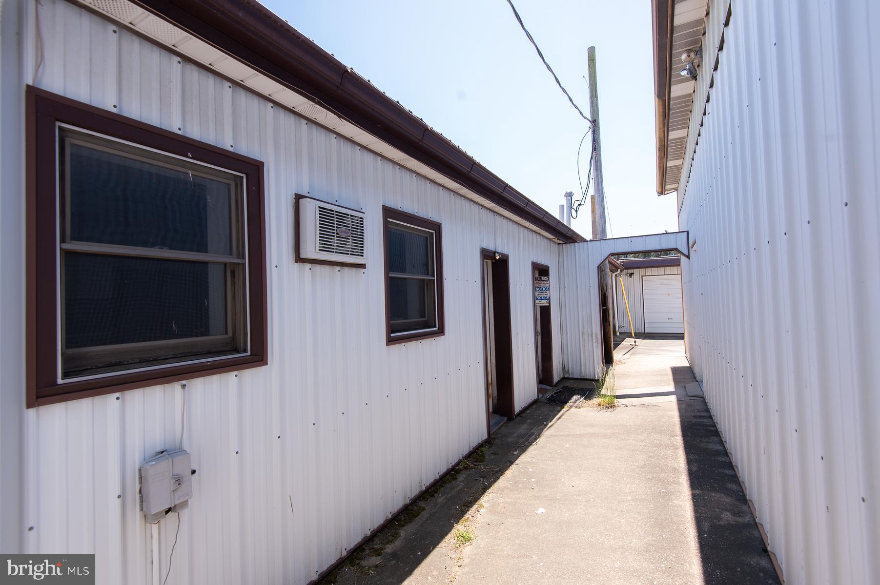 BUCKTOWN - Commercial Sale