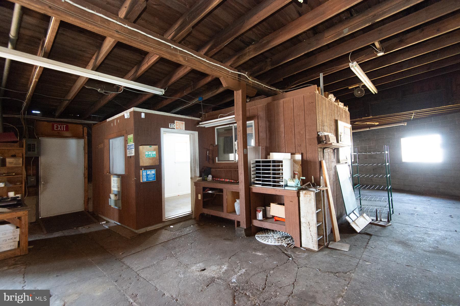 BUCKTOWN - Commercial Sale