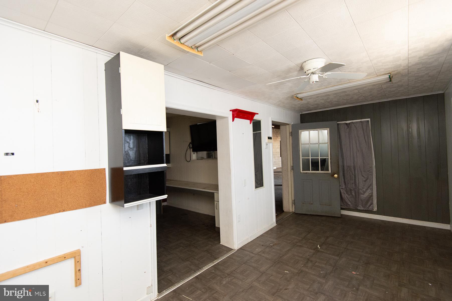 BUCKTOWN - Commercial Sale