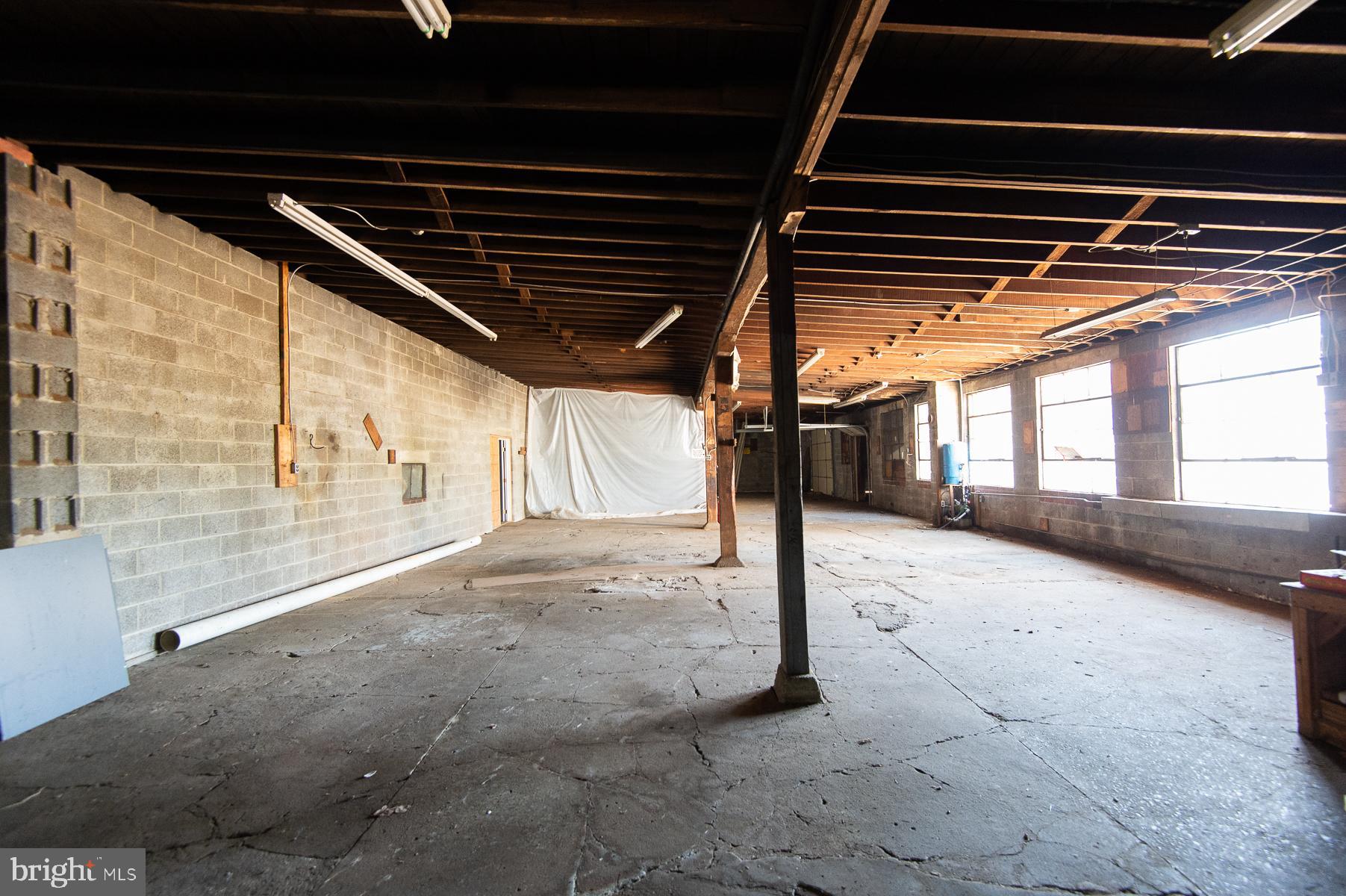 BUCKTOWN - Commercial Sale
