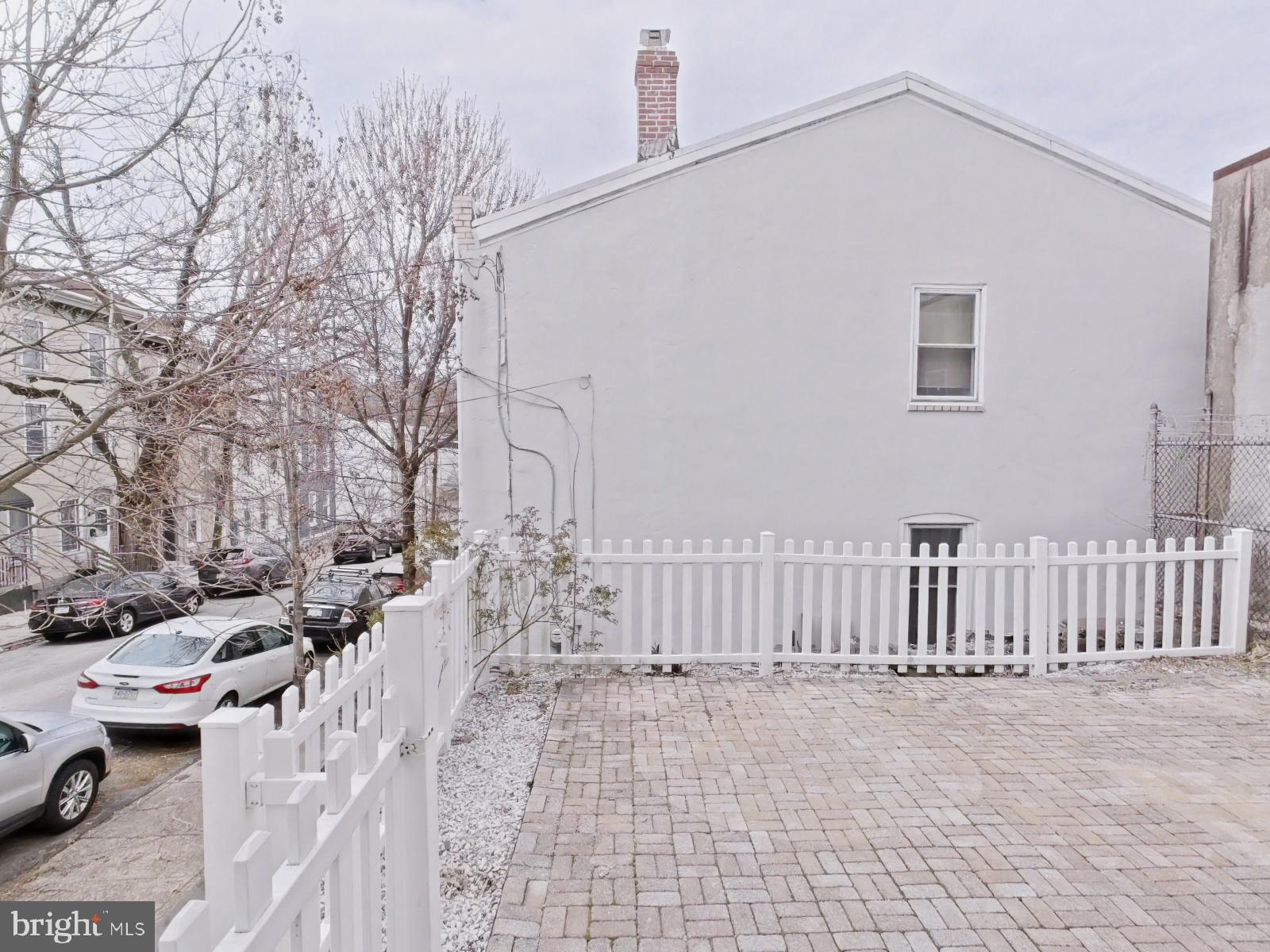 ROXBOROUGH - Residential Lease