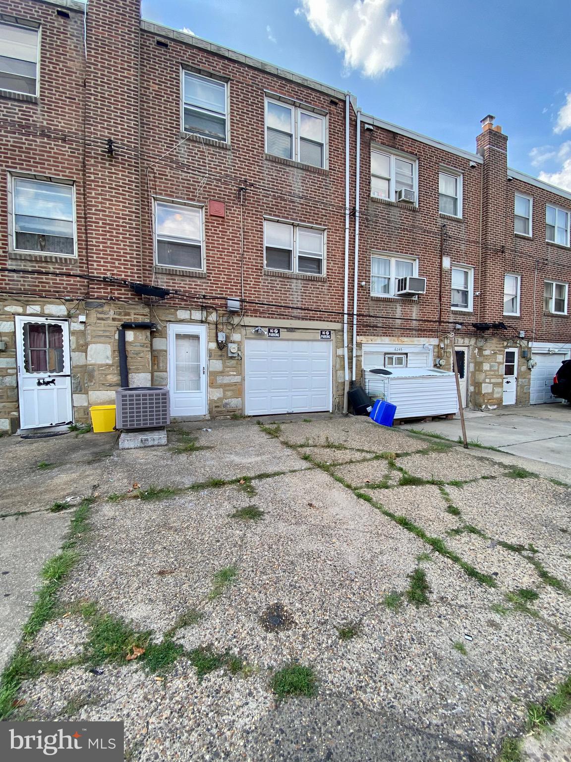 OXFORD CIRCLE - Residential