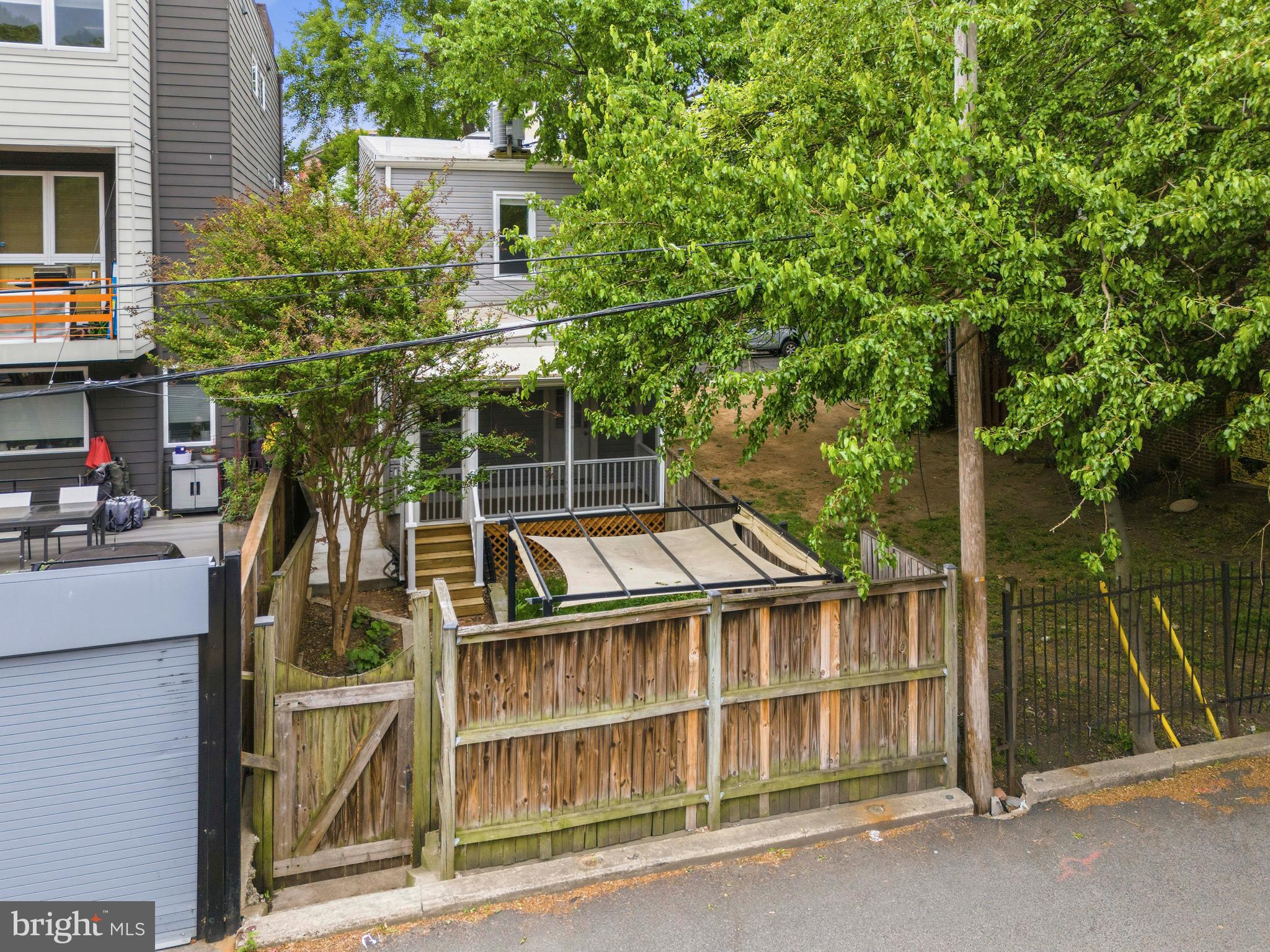 CAPITOL HILL - Residential
