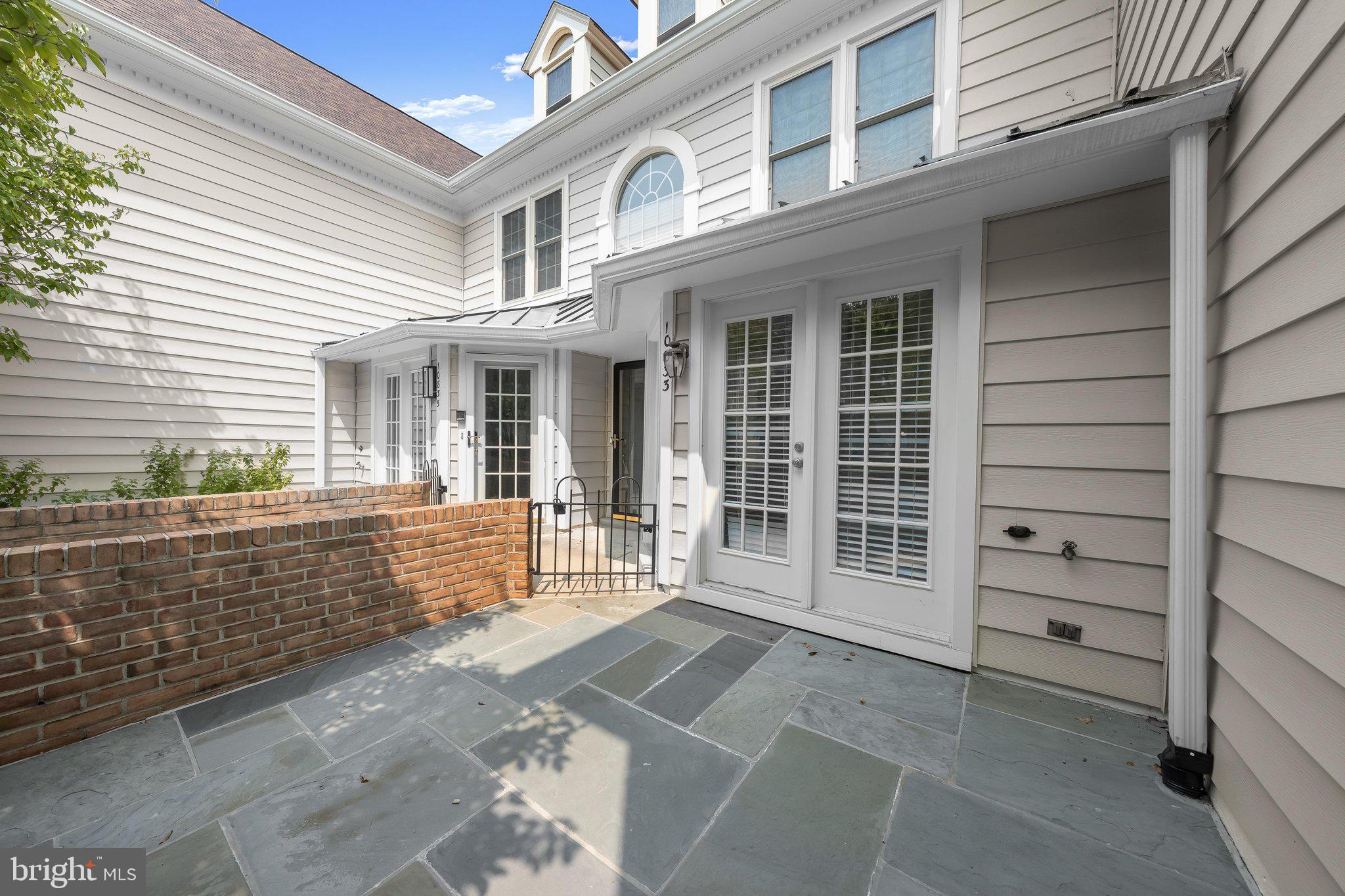 LUXBERRY COURTS - Residential