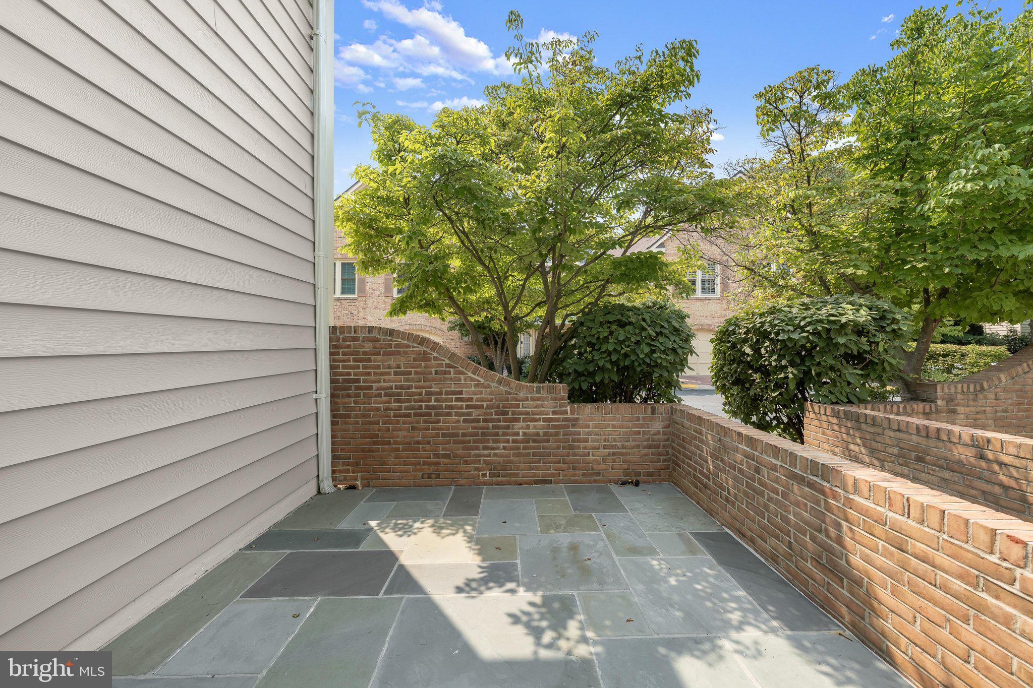 LUXBERRY COURTS - Residential
