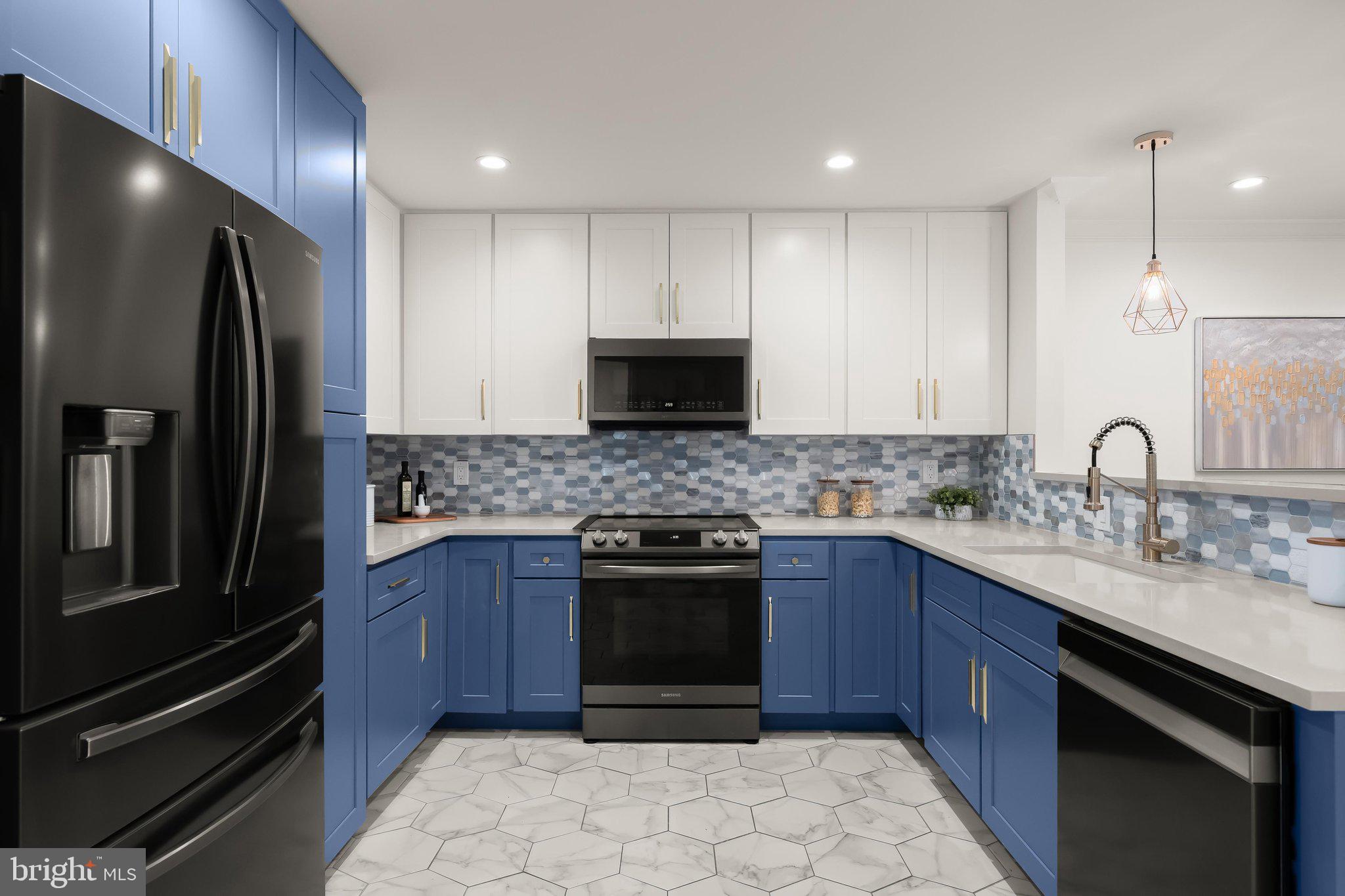 LUXBERRY COURTS - Residential