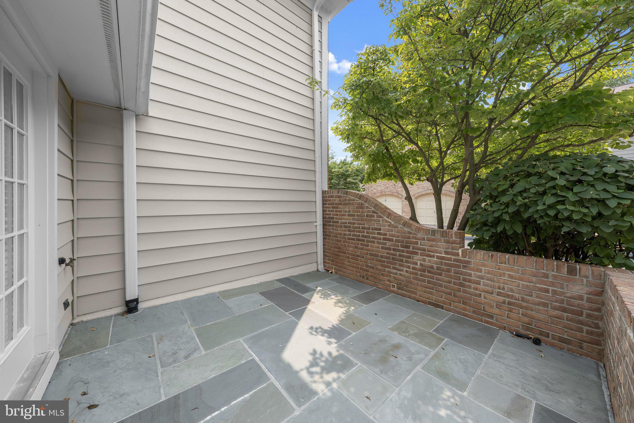 LUXBERRY COURTS - Residential