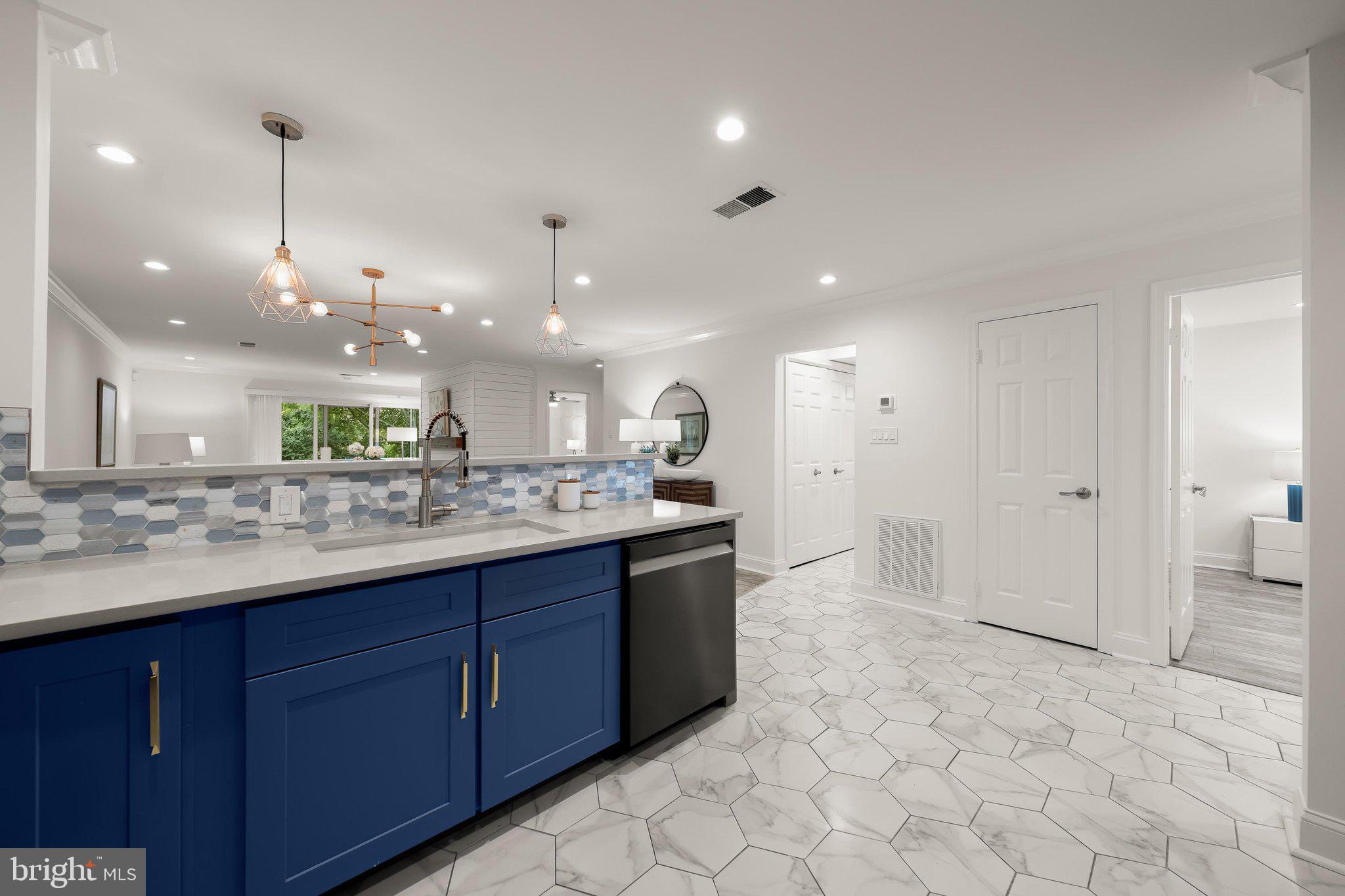 LUXBERRY COURTS - Residential