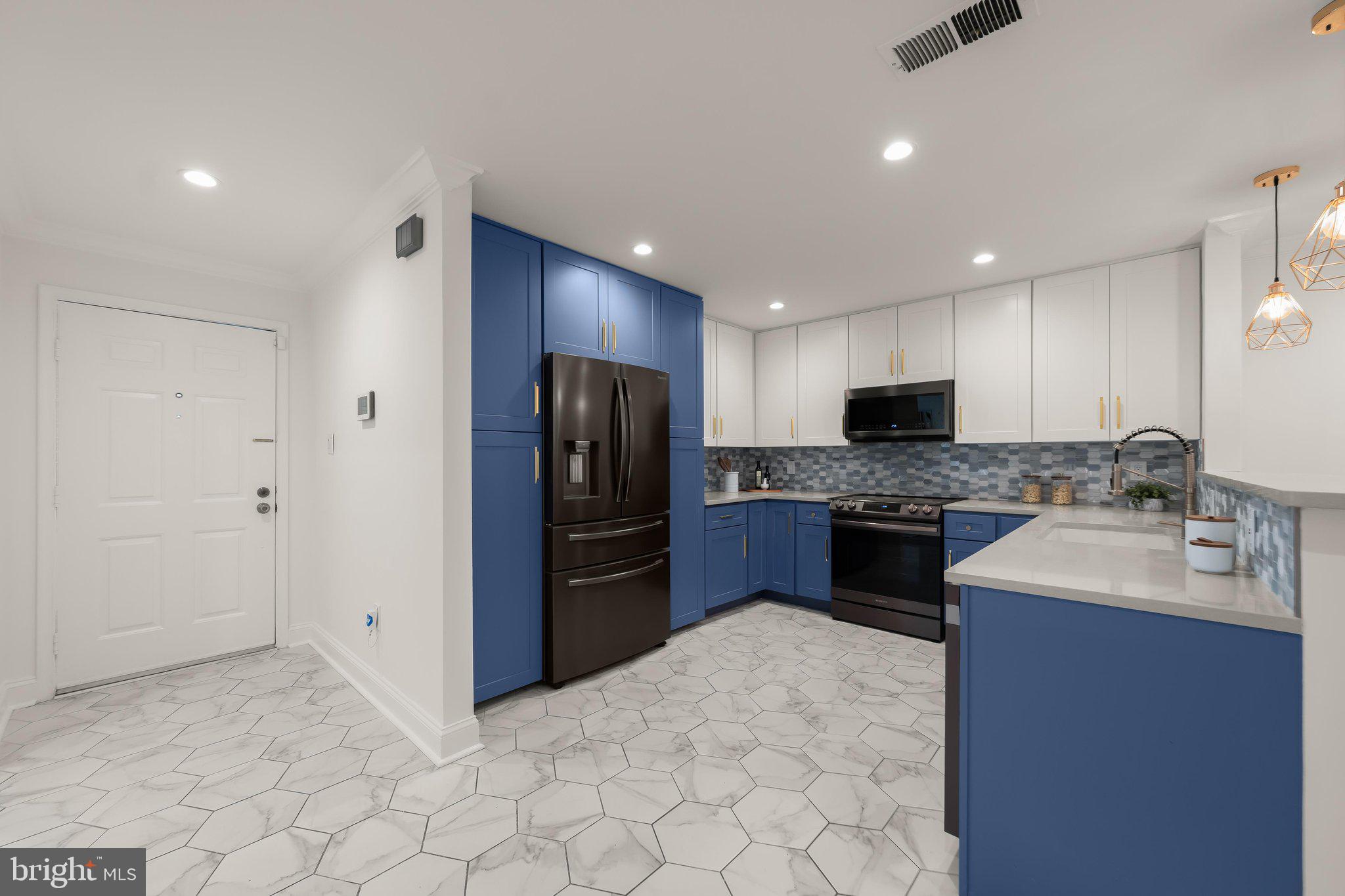 LUXBERRY COURTS - Residential