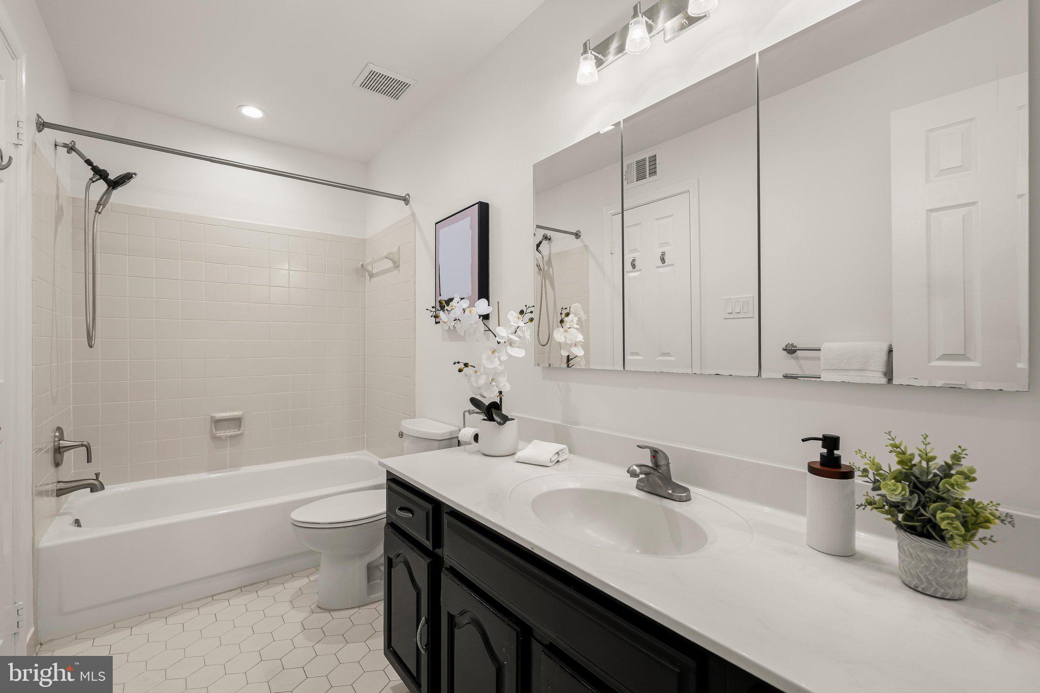 LUXBERRY COURTS - Residential