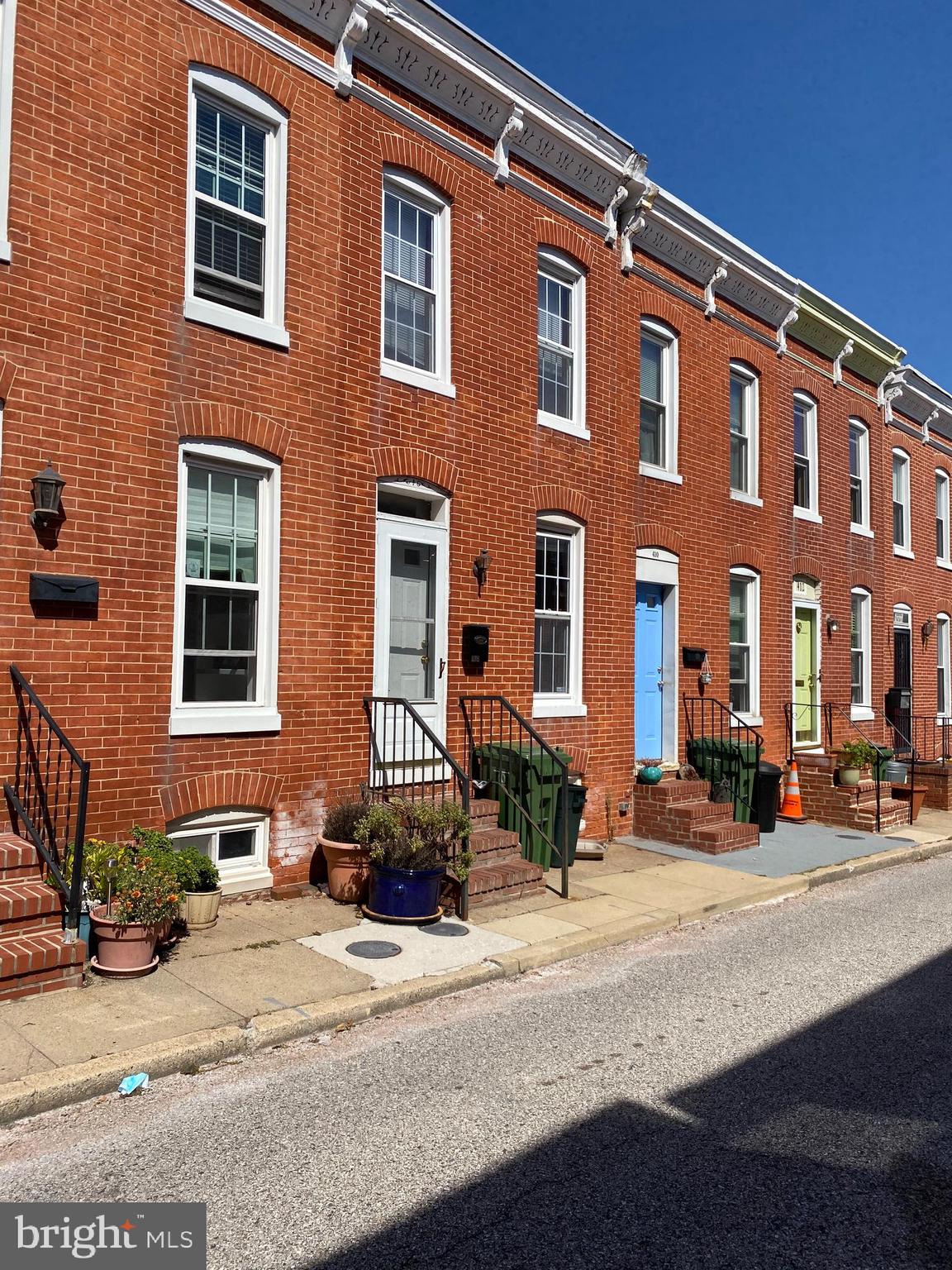 This is a 2 bedroom,  1 bathroom town home nestled on a quiet corner of Federal Hill.  This property has hardwood floors throughout, exposed brick, . Just a short walk to the restaurants, bars, and everything else Fed Hill has to offer, this is the reason we love Baltimore.