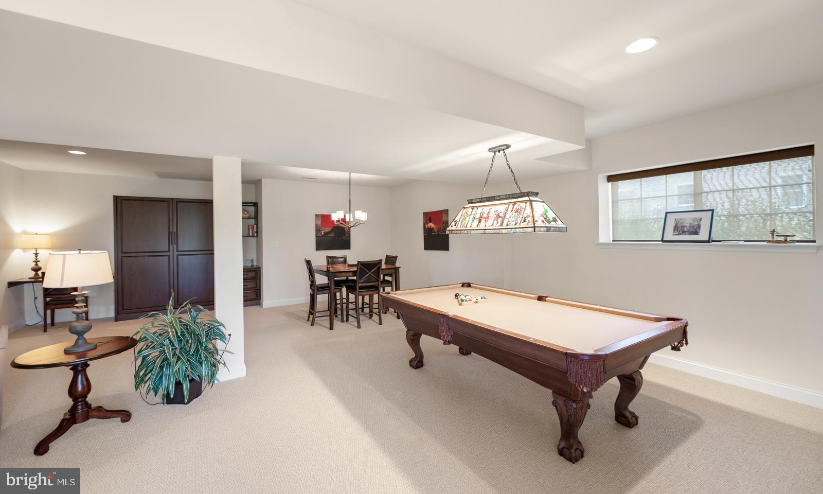 WOODS EDGE - Residential