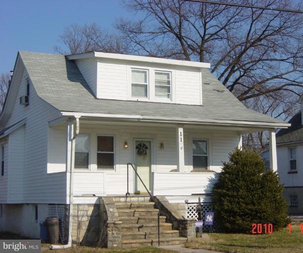 NICE SIZE CAPE COD OFFERS COVERED FRONT PORCH AND NICE SIZE BACK YARD . MAIN LEVEL HAS 2 BEDROOMS AND 1 BATH. LIVING ROOM , DINING ROOM & KITCHEN.UPPER LEVEL HAS 2 BEDROOMS. FULL SIZE BASEMENT .AGENTS THIS IS A HUD HOME PLEASE VIEW AGENT REMARKS AND VIEW DOC'S ON THIS MLS FOR EASY CONTRACT DETAILS.